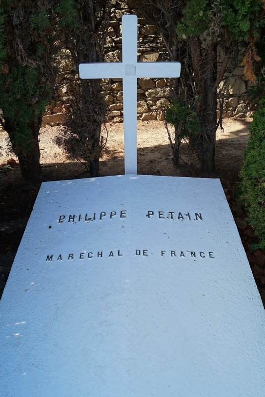 Sépulture de Philippe Pétain (Éduarel, 30 octobre 2016, vue 3) wikipedia