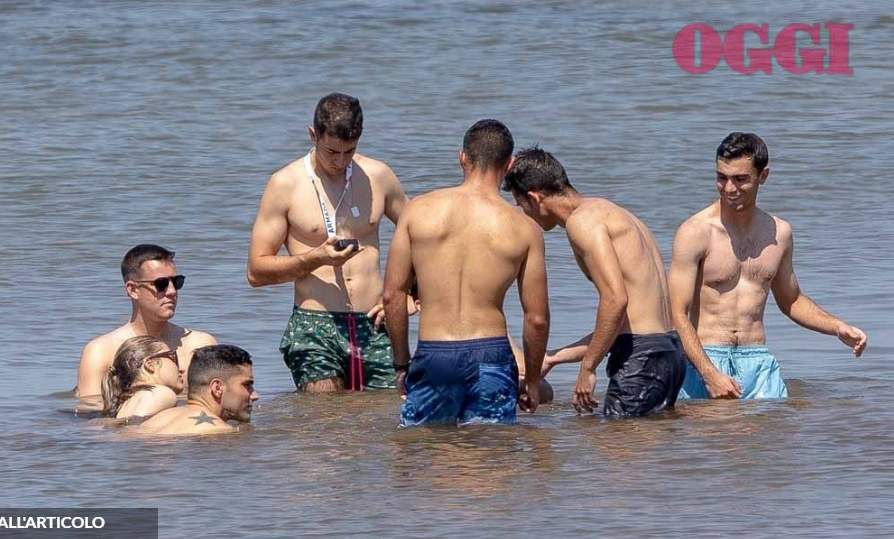 Elionor envoltada de sis guarda marines, Oggi Elionor envoltada de sis guarda marines, Oggi