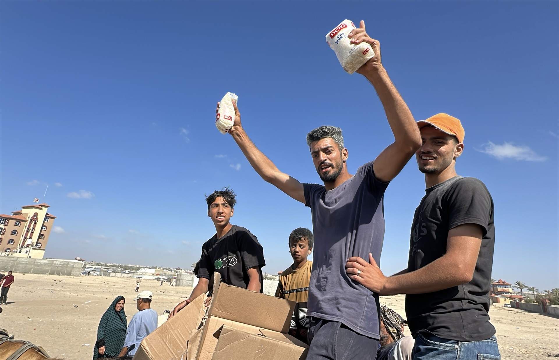 Els 5 vídeos que mostren el caos absolut als punts de recepció d'ajuda humanitària a Gaza