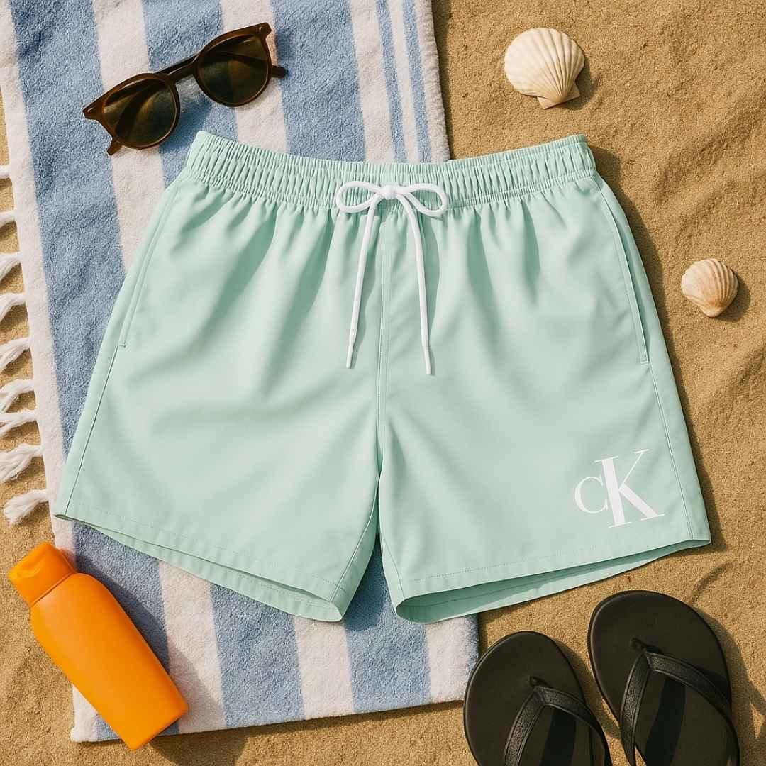 El banyador Calvin Klein que fan servir des de models fins a pares: bàsic, elegant i fins a la talla 6XL