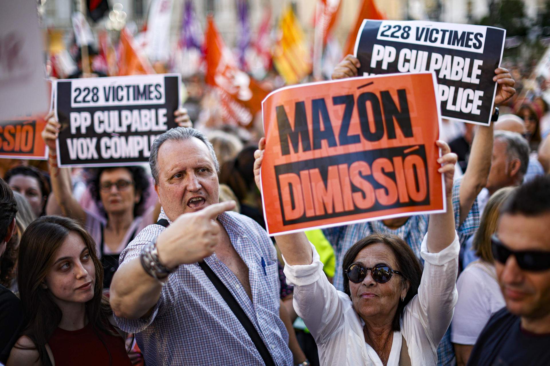 Manifestación en Valencia contra Carlos Mazón / EFE Manifestación en Valencia contra Carlos Mazón / EFE