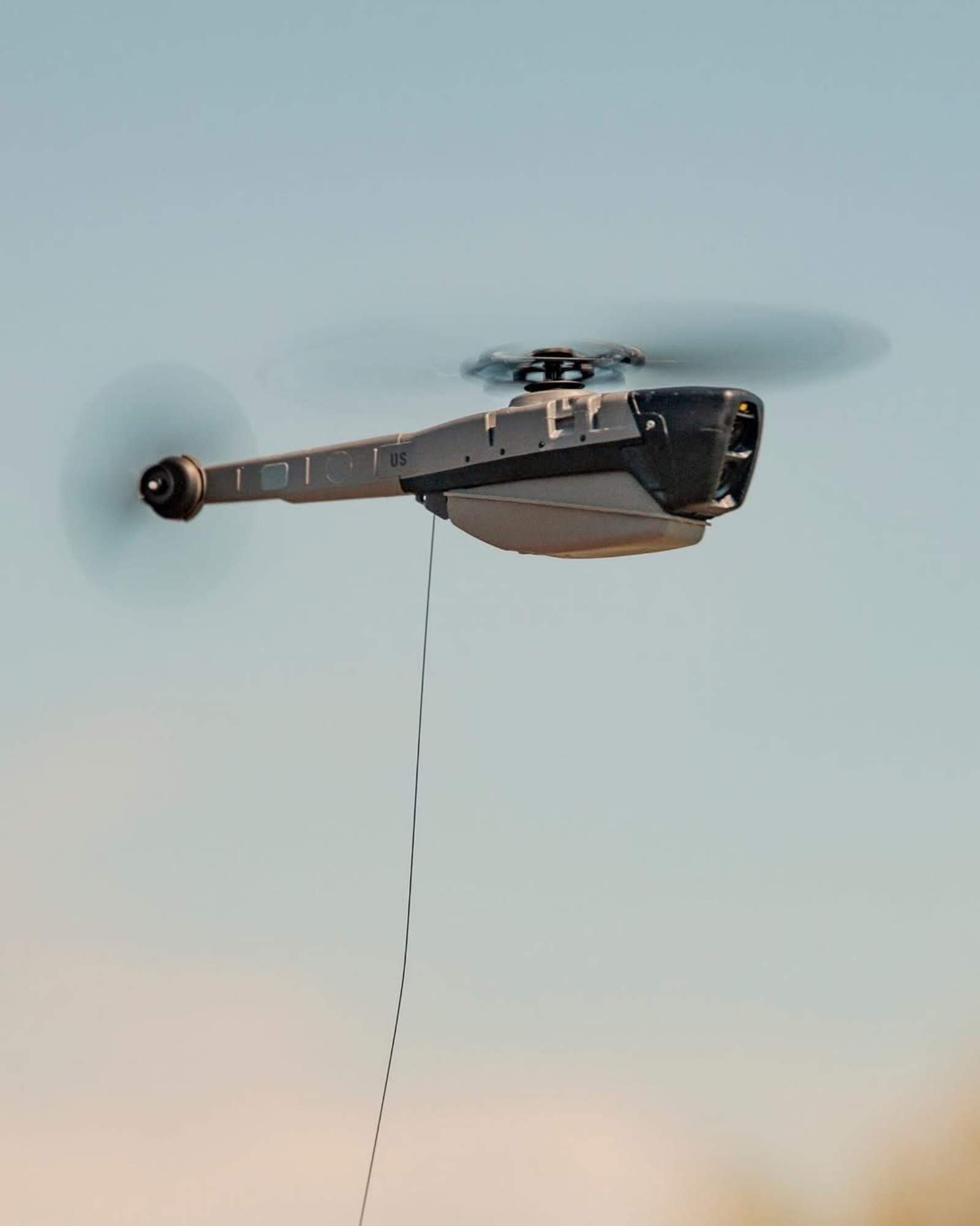 Cabe en el puño de una mano, vuela sin GPS y en total oscuridad: así es el nuevo dron del US Army