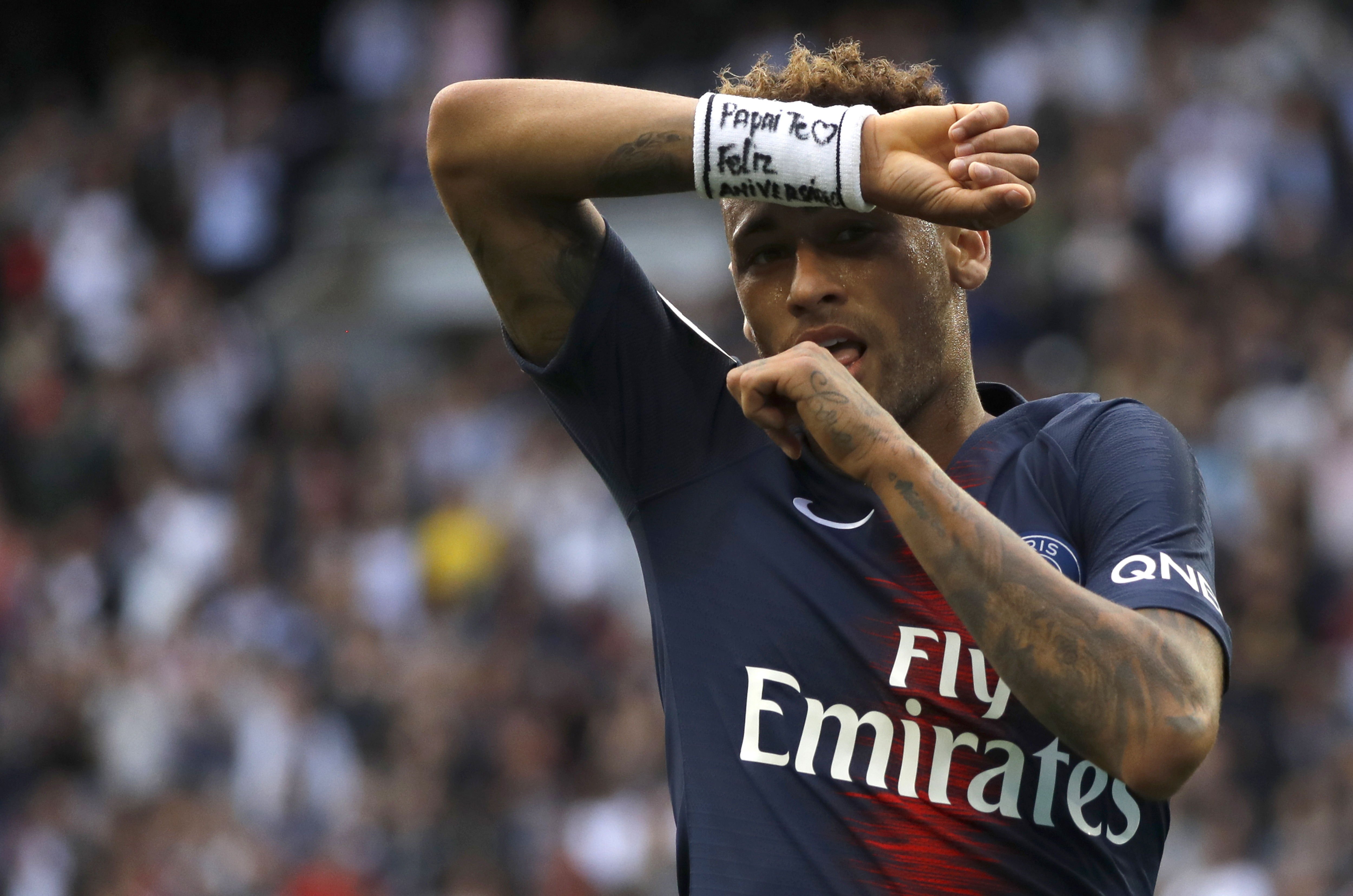 El PSG amenaza a Neymar después de hacer novillos en su primer día