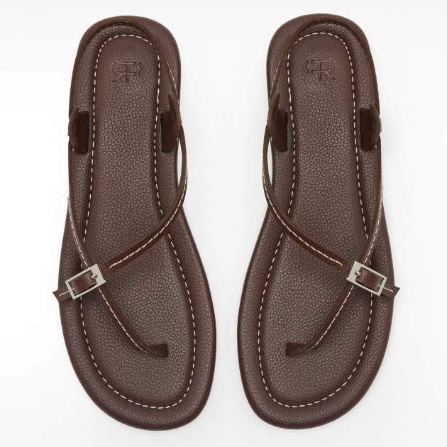 Sandalias planas de piel con tiras finas Sandalias planas de piel con tiras finas