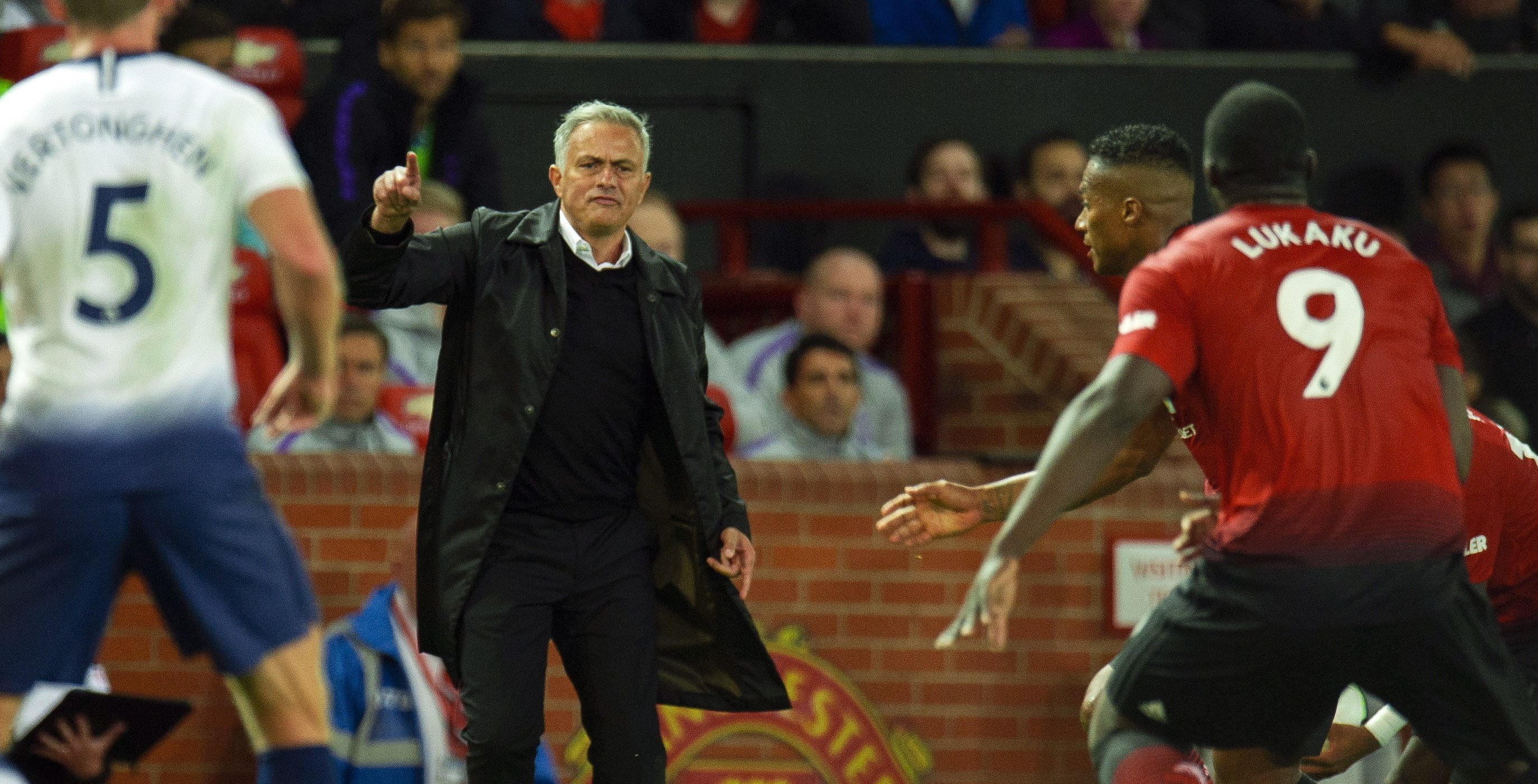 Últimas horas antes de la decisión sobre el incierto futuro de Mourinho
