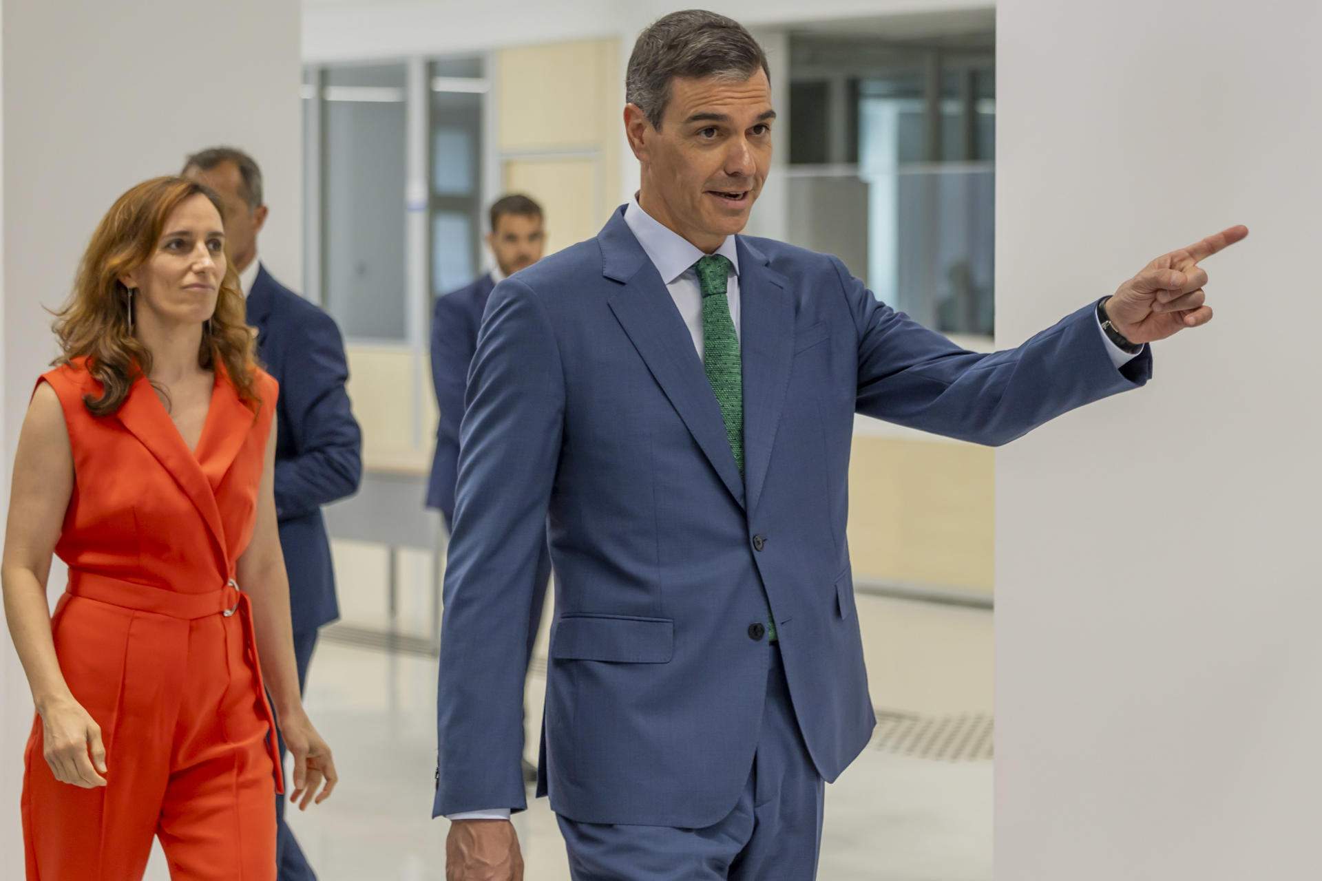 Sánchez continúa ajeno al caso Leire Díez y PP y Podemos le reclaman comparecer en el Congreso