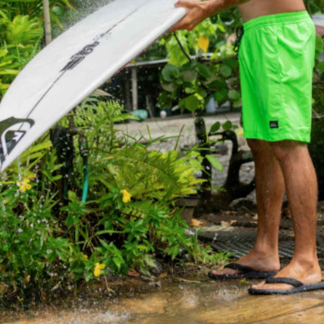 Verano tras verano siguen arrasando: por qué todos eligen las Quiksilver Molokai