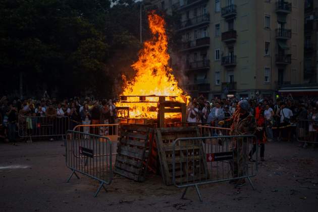 foguera de sant joan barcelona foto europa press foguera de sant joan barcelona foto europa press