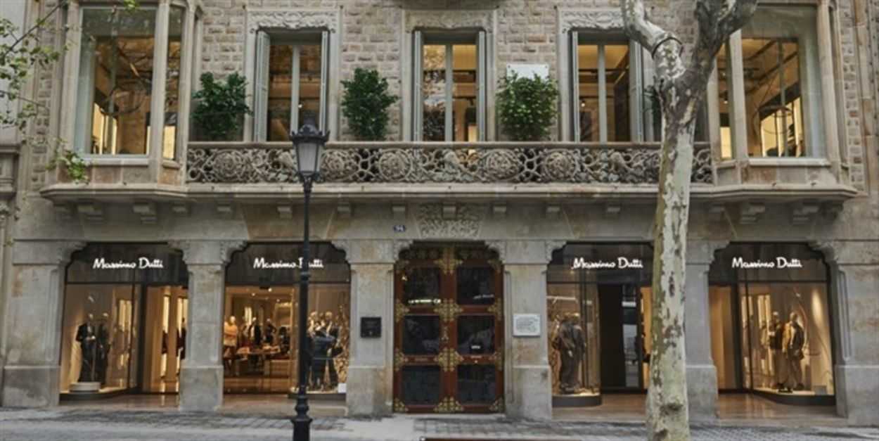 Massimo Dutti té un nou vestit que et farà sentir com una princesa de conte de fades