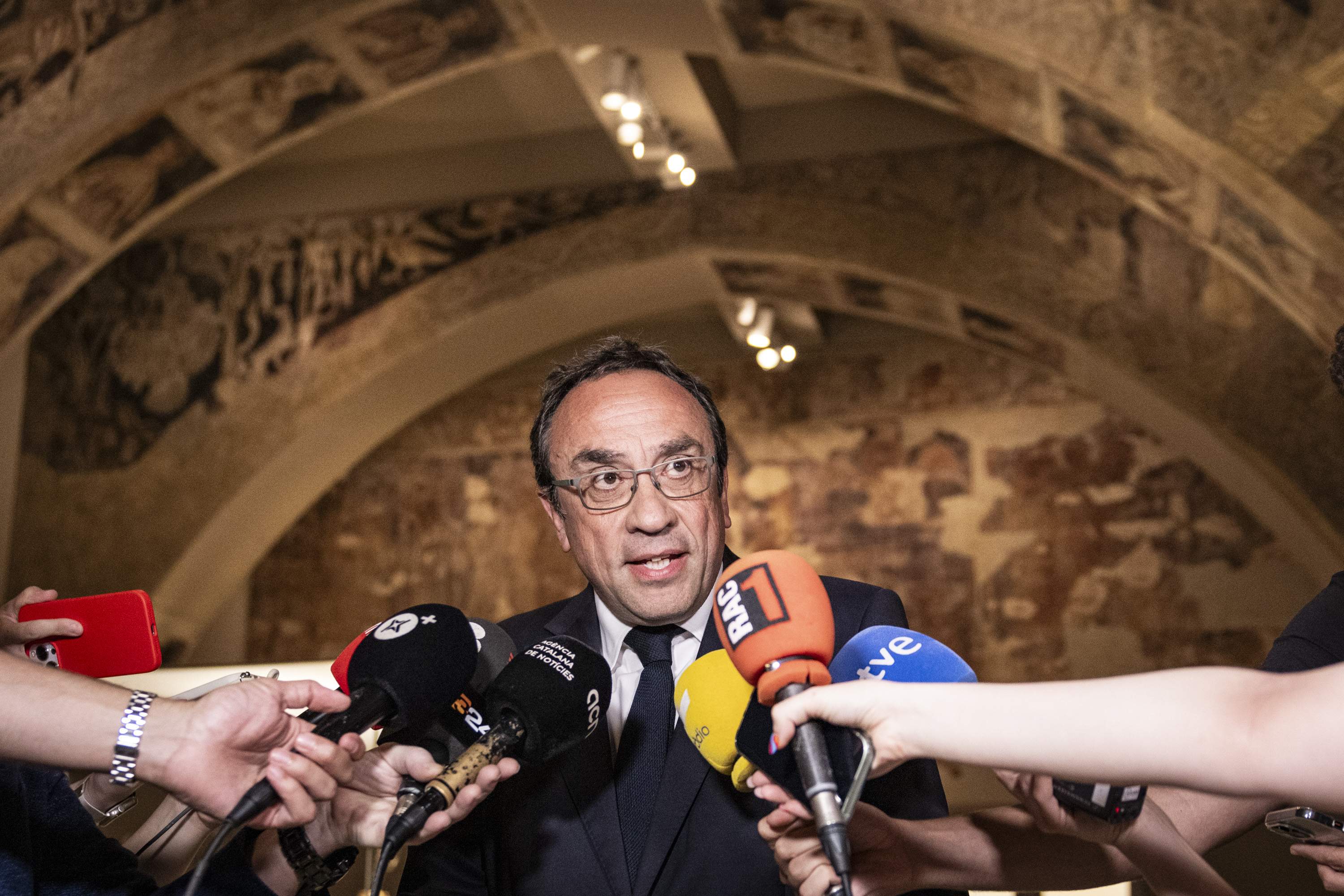 Rull visita el MNAC y defiende priorizar la "conservación y preservación" de las pinturas de Sijena