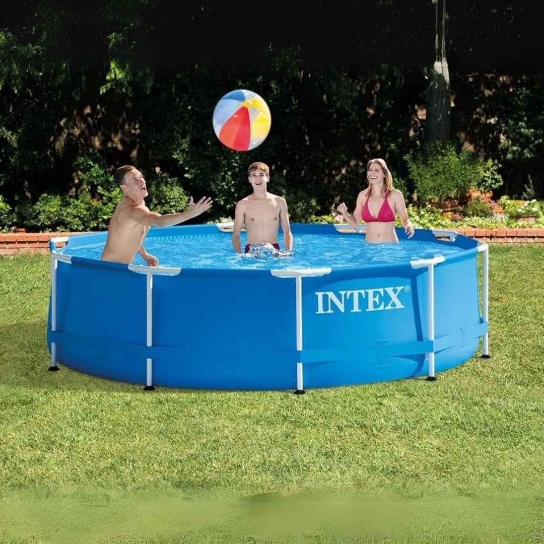 El truc de moltes famílies per sobreviure a la calor sense aire condicionat: piscina Intex rebaixada