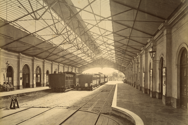 Los catalanes de Buenos Aires construyen el primer ferrocarril de Argentina. Fotografía interior de la Estación del Parque. Font Archivo General de la Nación. Buenos Aires