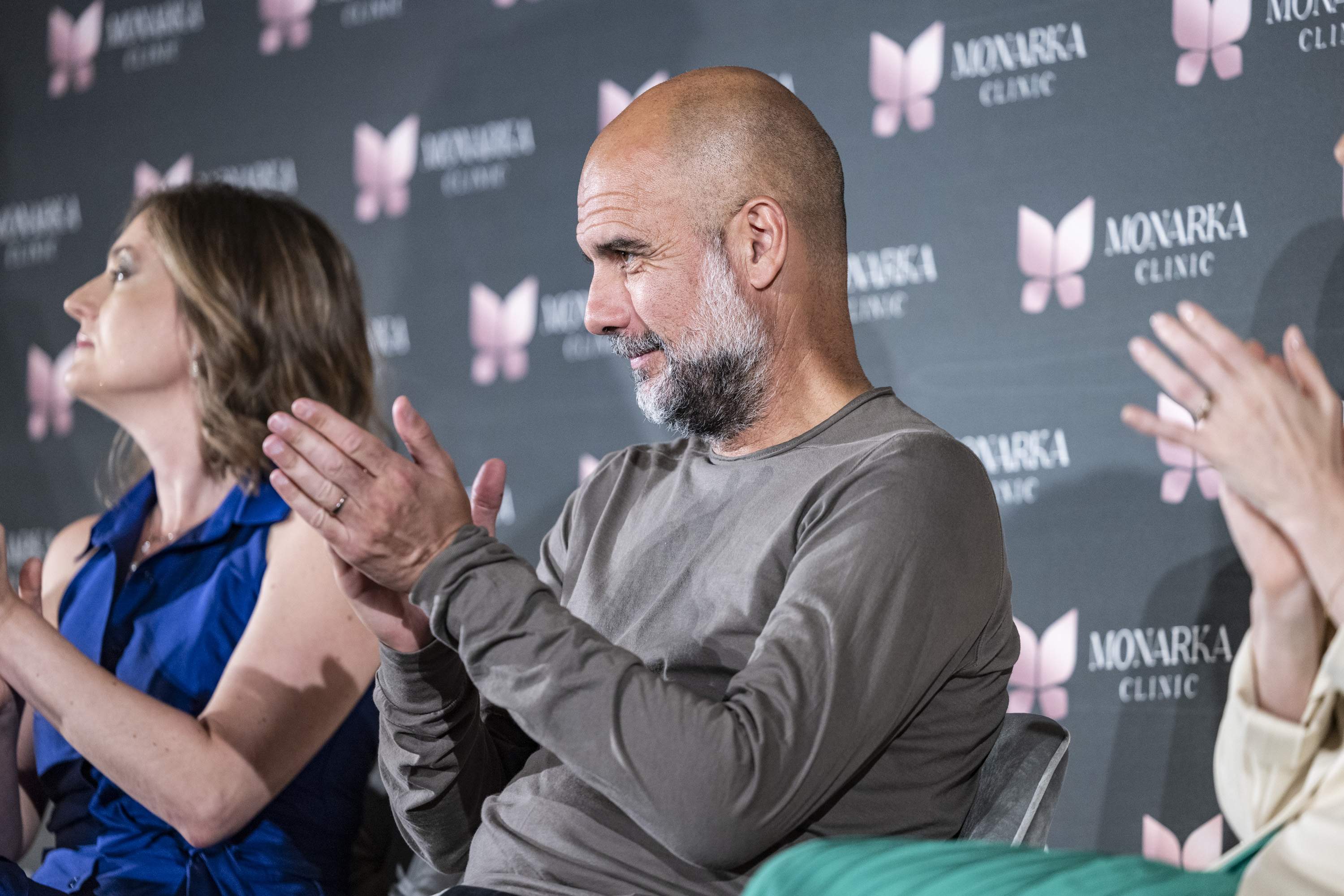 Pep Guardiola el posa al carrer fart de la vida que porta fora del Manchester City