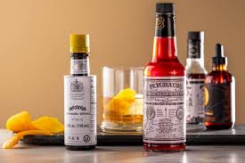 ¿Por qué la etiqueta de Angostura Bitters es tan grande y no encaja con la botella?
