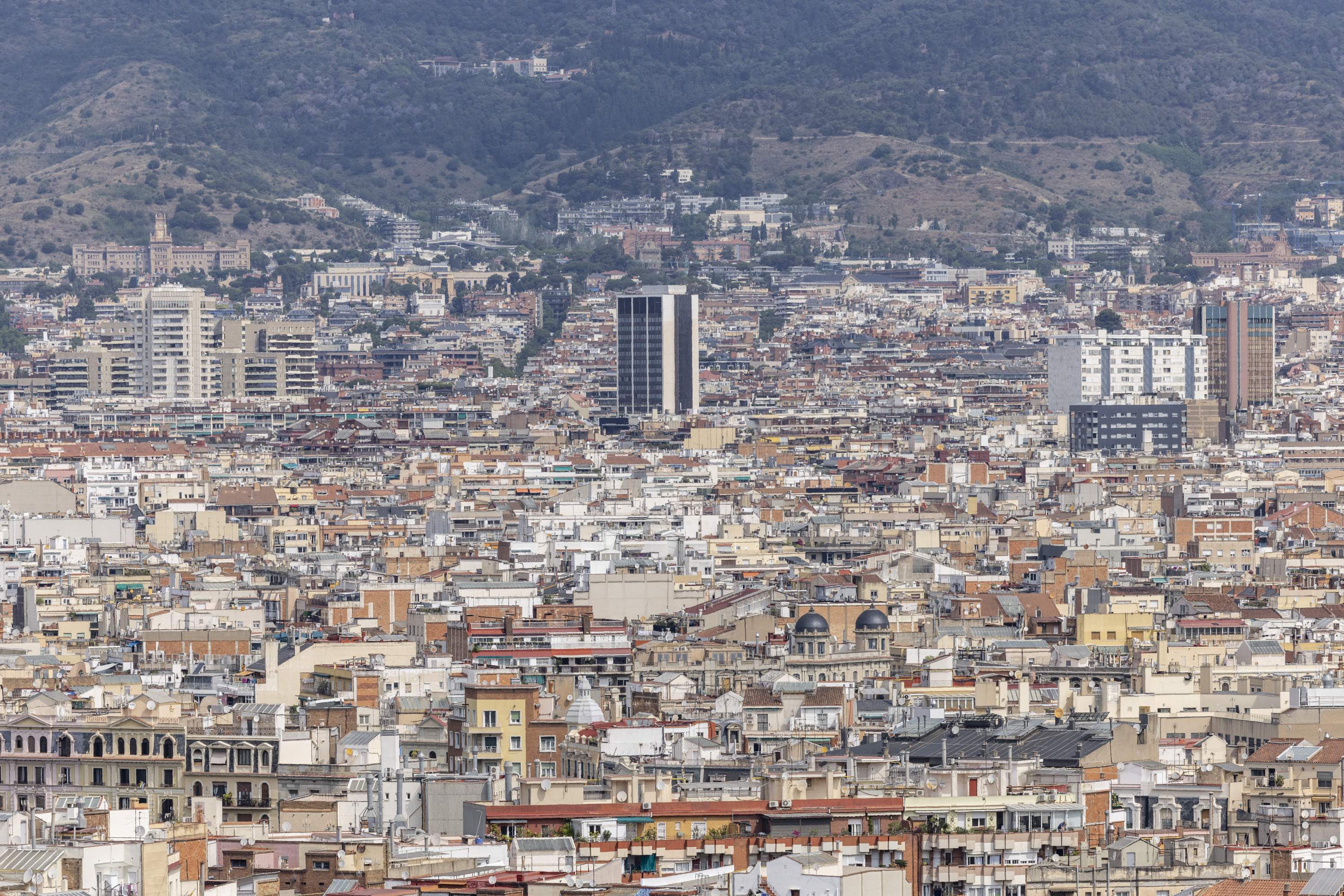 Collboni posposa “fins al pròxim mandat” la modificació de la reserva del 30% d’habitatge social