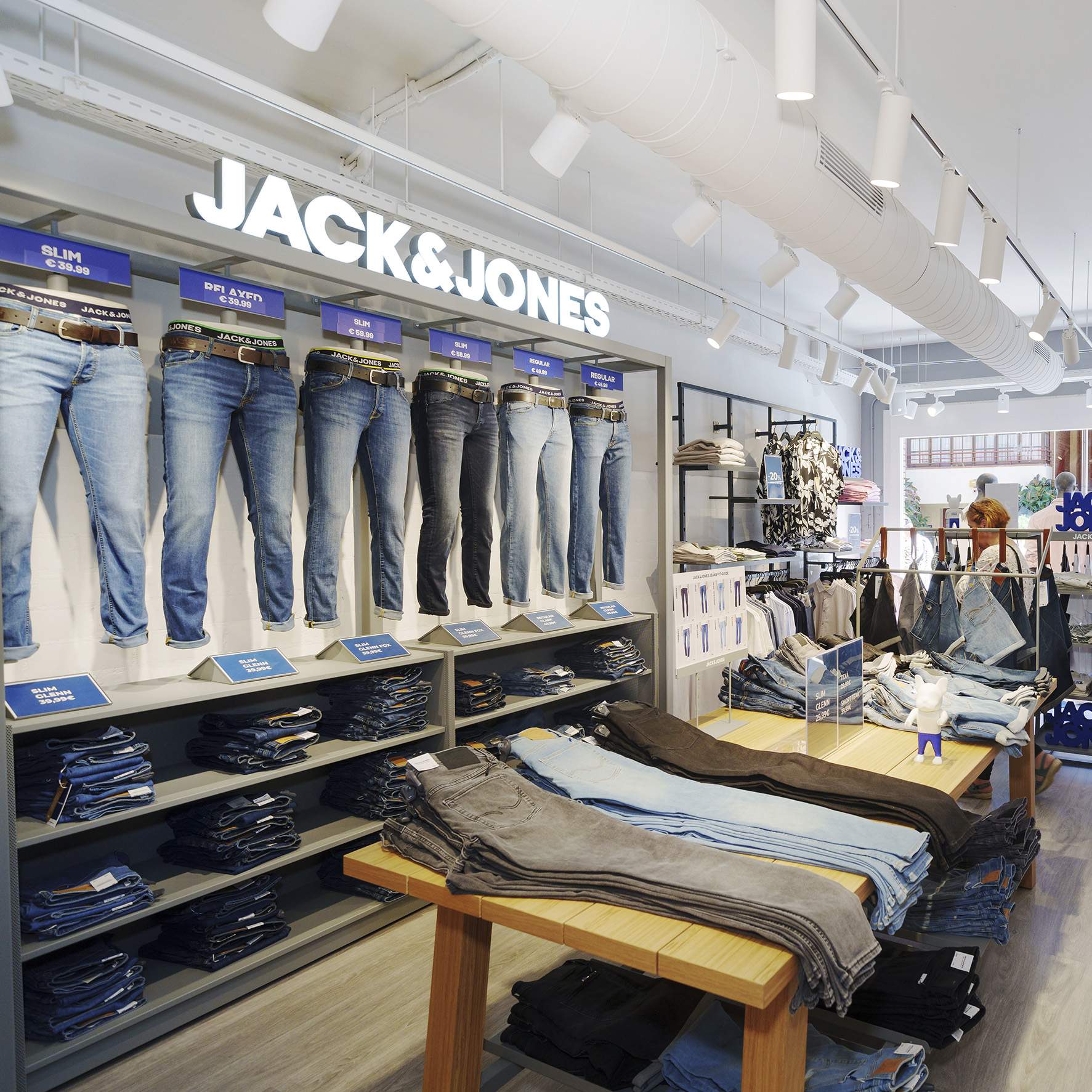 El básico perfecto para días de calor: pantalones chinos JACK & JONES de algodón orgánico