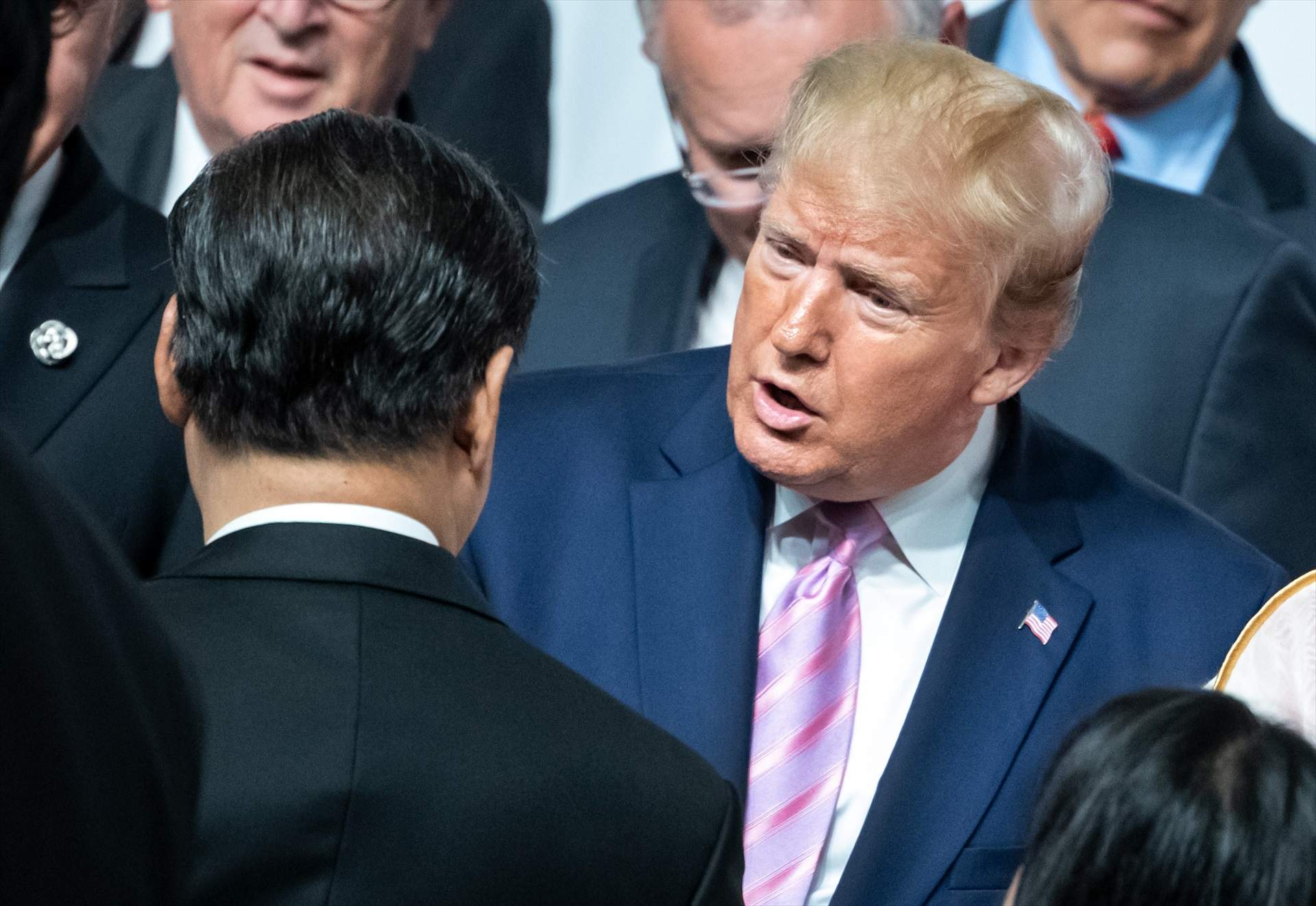 Trump y Xi bajan las espadas en medio de la guerra comercial y hablan por teléfono
