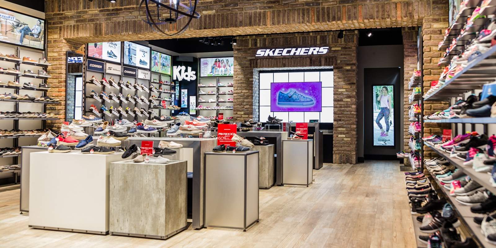 Chanclas deportivas con soporte real para el pie: las Skechers que todo el mundo quiere este verano