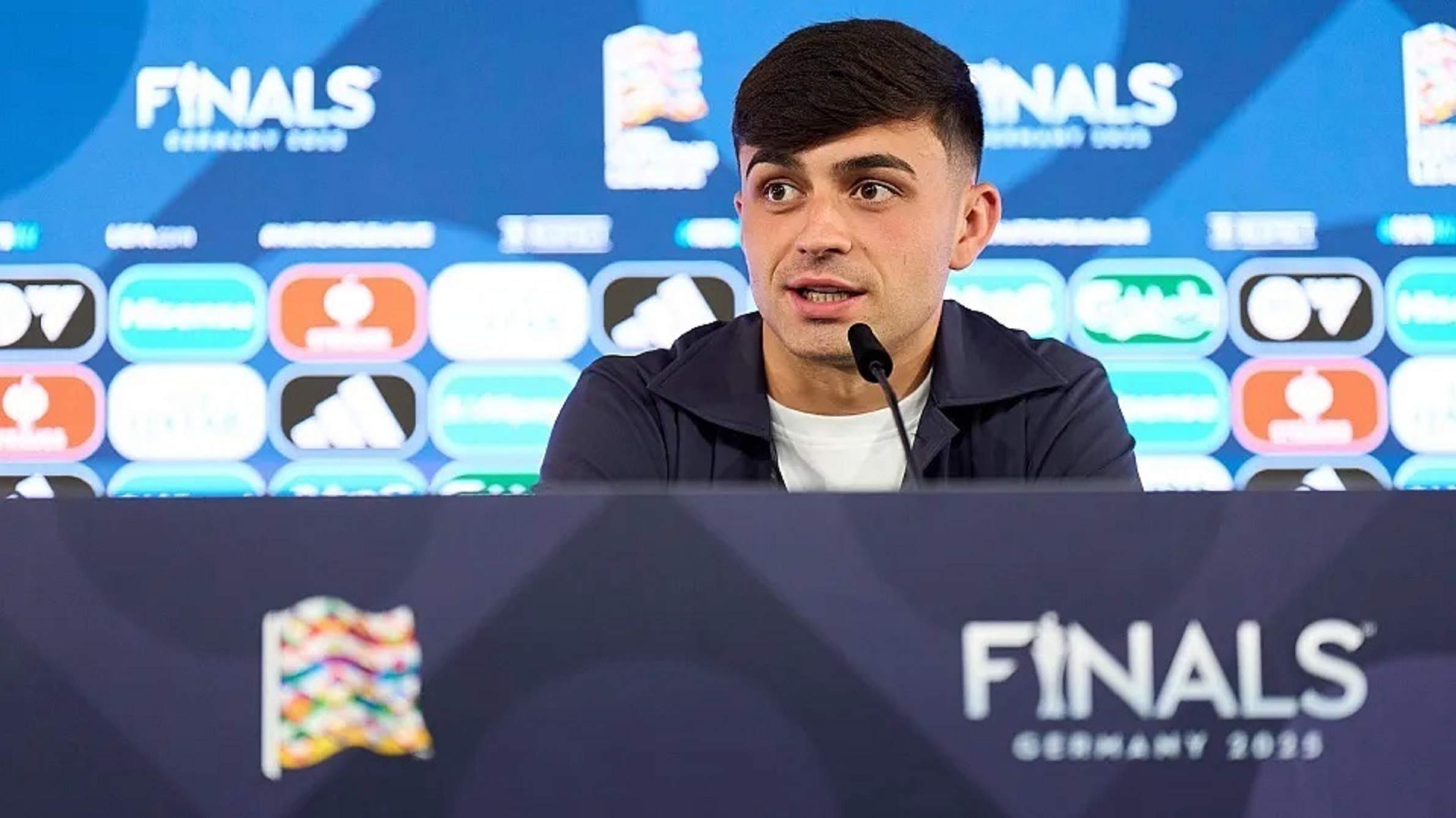 Pedri s'adreça a Joan Garcia: "Si té l'oportunitat de venir al Barça, li diria que és el millor equip del món"