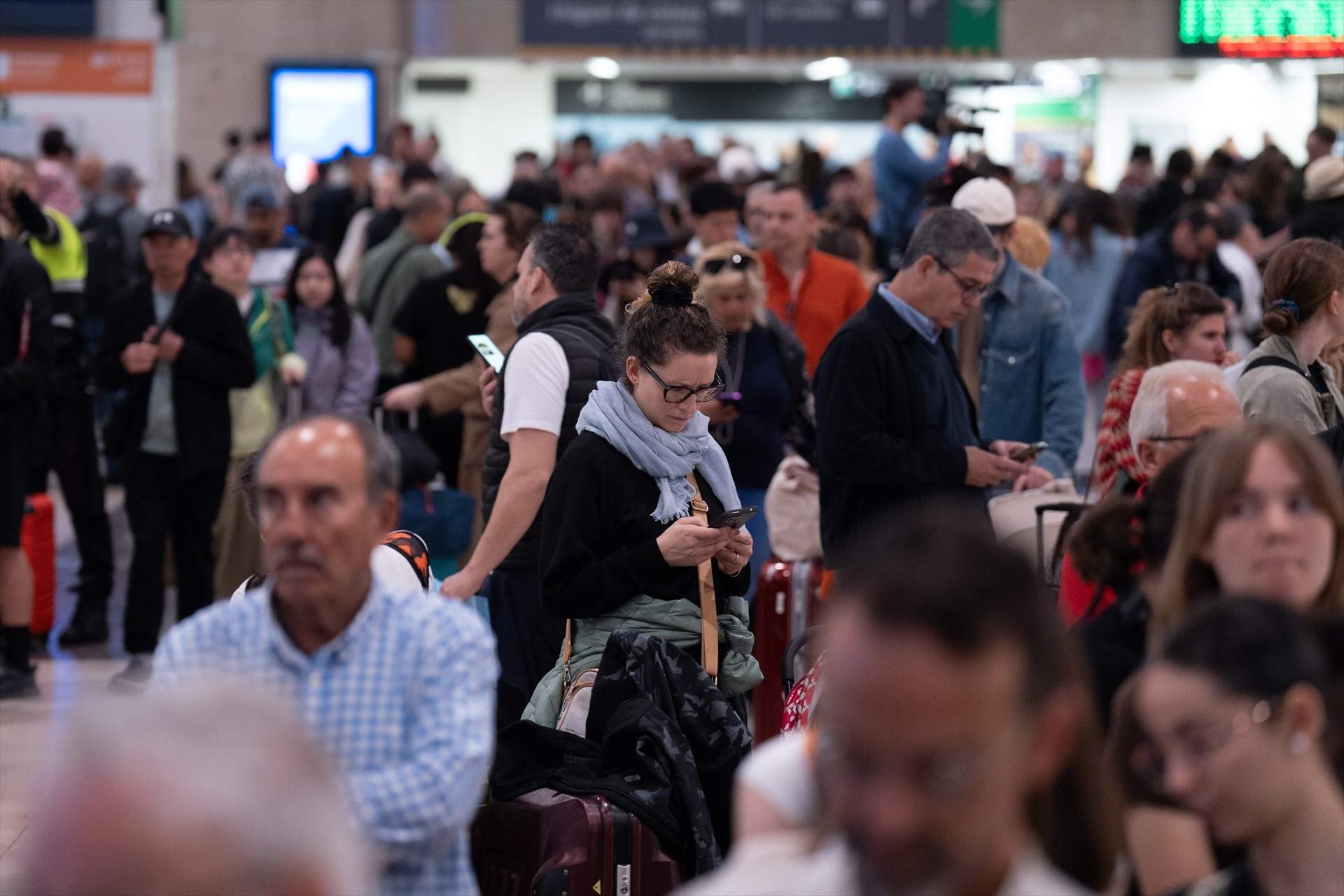 Tarda caòtica a Rodalies: retards de més de 40 minuts per una avaria a l’estació d’Arc de Triomf