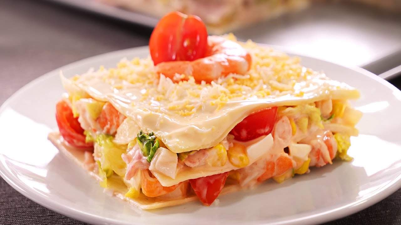 Así se hace la lasaña fría que arrasa este verano: ¡apetece solo de verla!