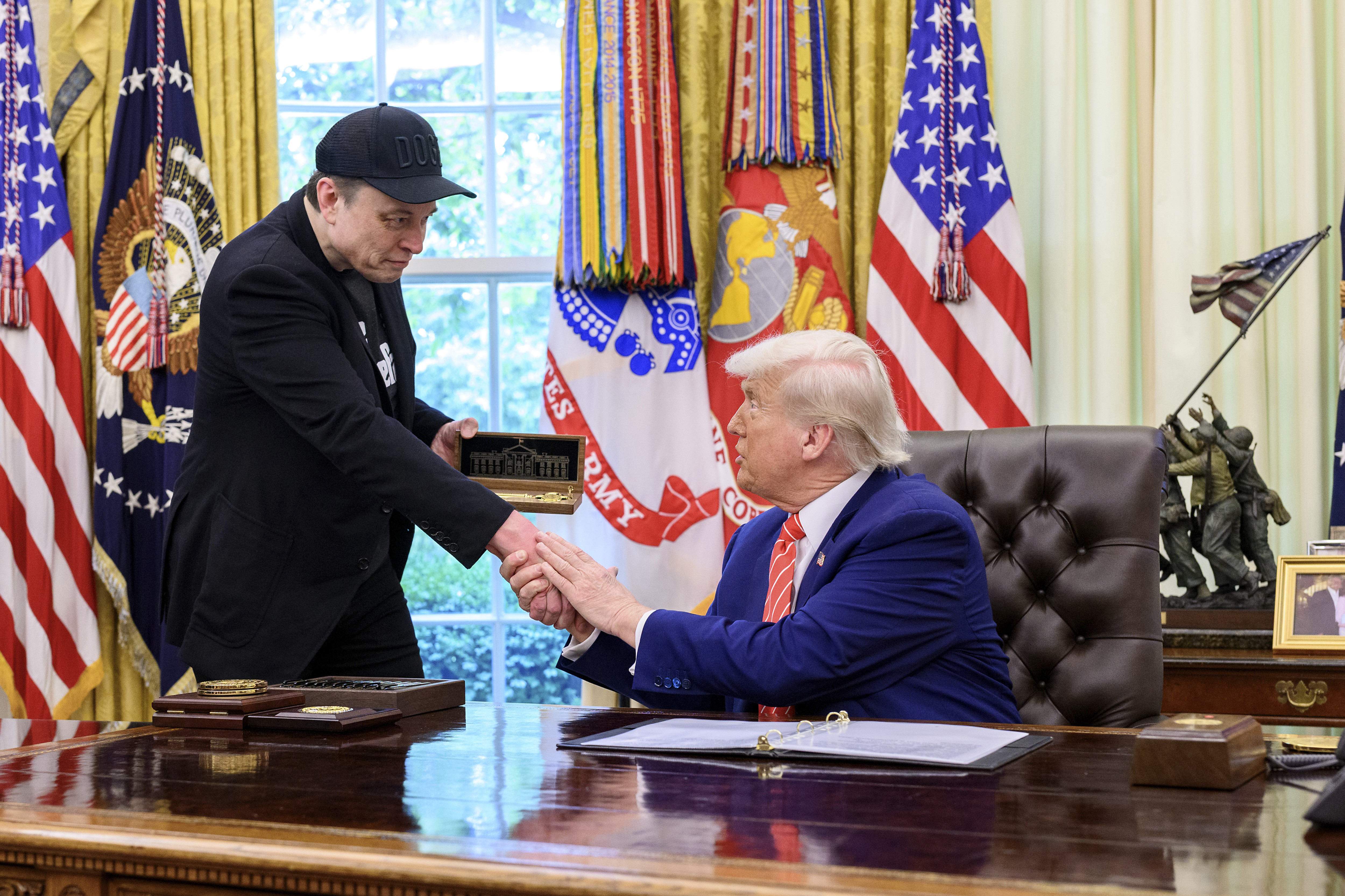 Elon Musk recoge cable en plena pelea con Trump y borra el tuit en el que lo vincula a la lista Epstein
