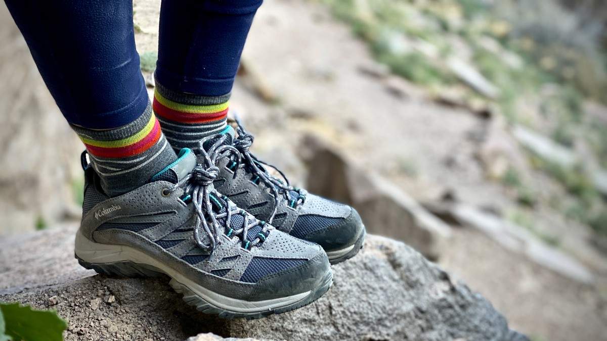 Estas zapatillas Columbia se están colando en los looks más urbanos del verano