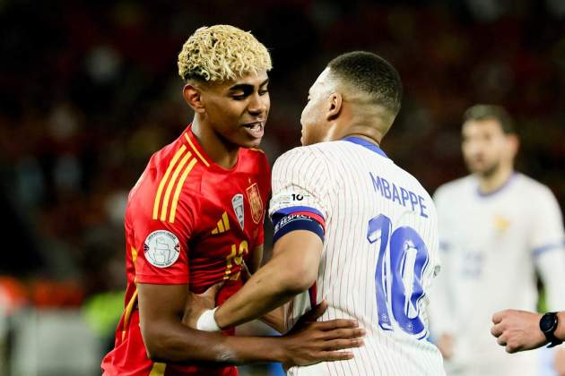 Lamine Yamal i Mbappé després del passat Espanya - França / Foto: EFE Lamine Yamal i Mbappé després del passat Espanya - França / Foto: EFE