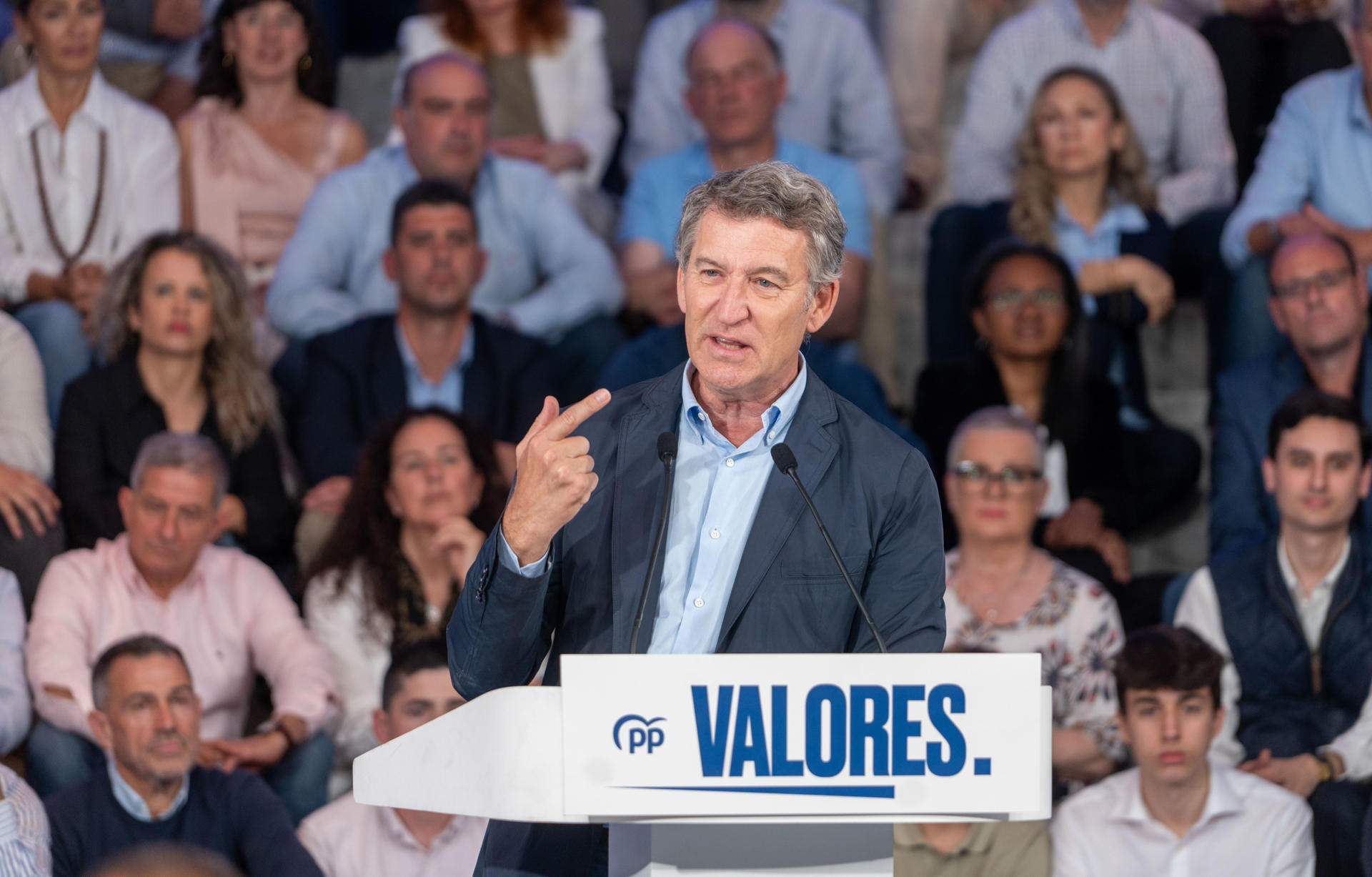 Feijóo fa una crida a "l'Espanya decent" a rebel·lar-se contra un Pedro Sánchez que "sobra"