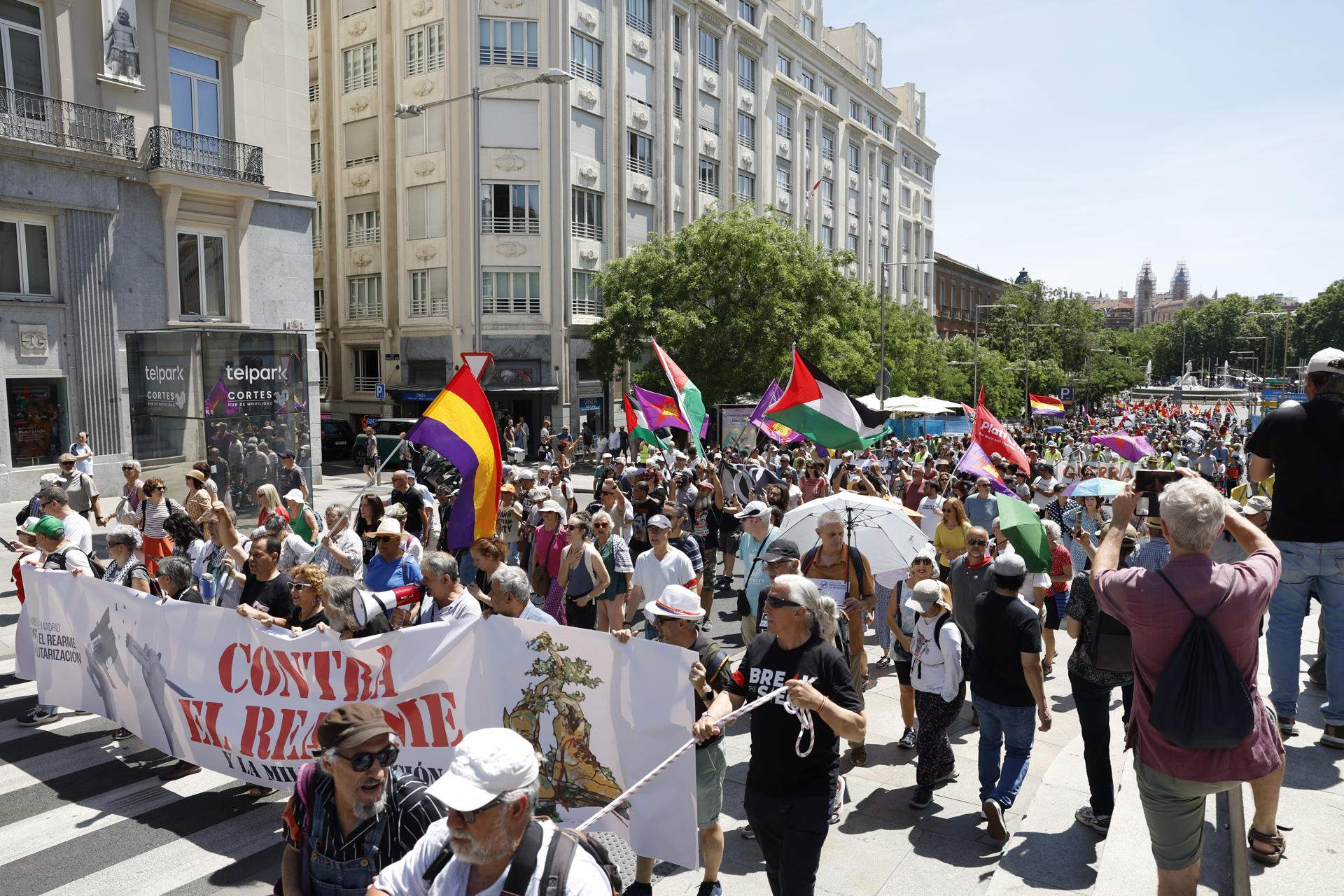 Manifestants contra el rearmament demanen a Sánchez "fermesa" davant les directrius de la UE