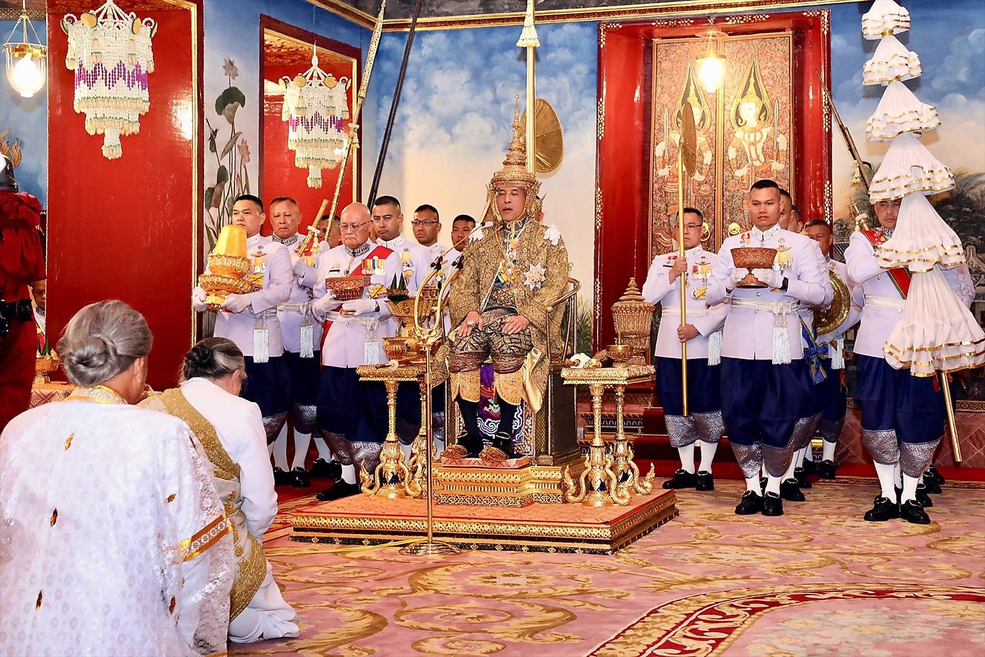 La extraña carta de dos de los hijos del rey de Tailandia que destapa los trapos sucios de la monarquía