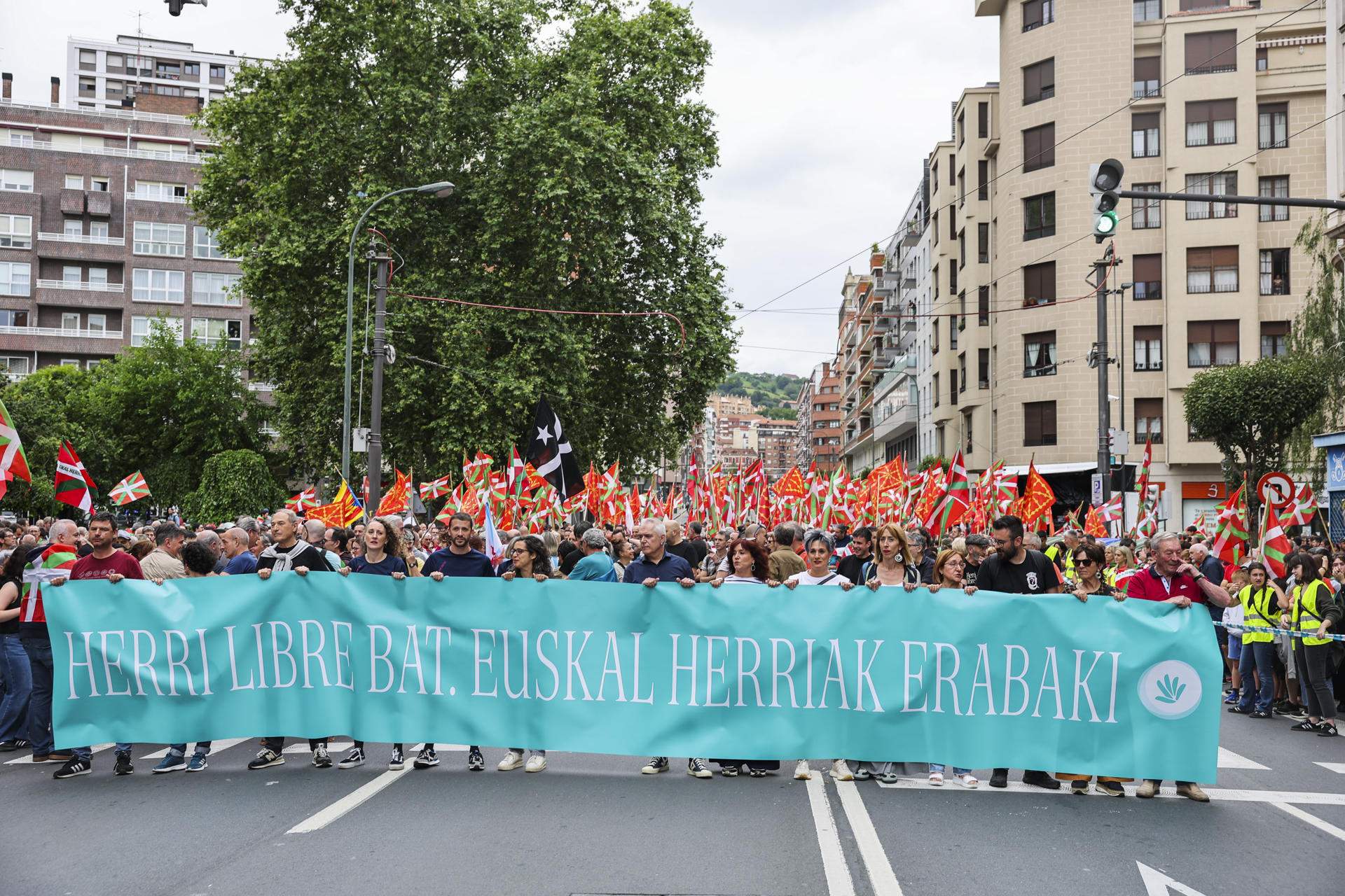 Multitudinària manifestació a favor del dret a decidir d'Euskadi a Bilbao