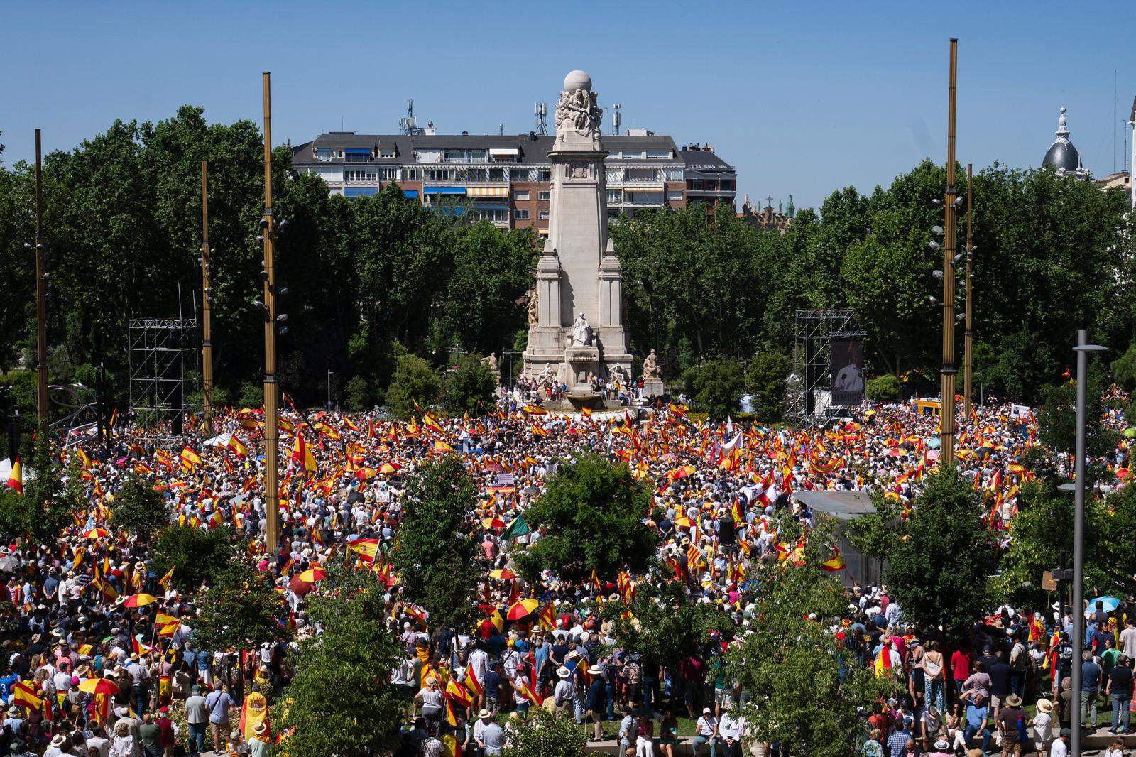 El PP omple el centre de Madrid per exigir eleccions a Sánchez: “Rendeixi’s a la democràcia”