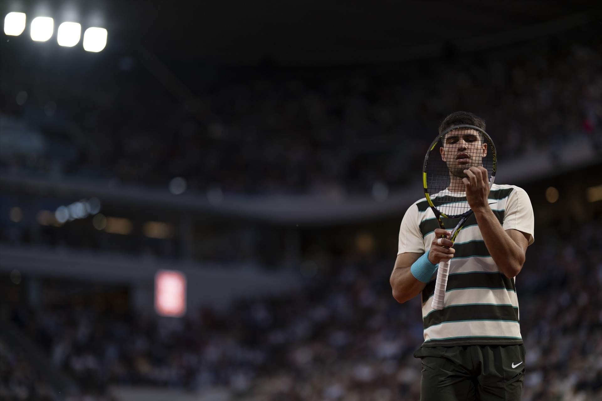 Alcaraz diu adeu a Roland Garros: la lesió al canell l’aparta del Grand Slam de París