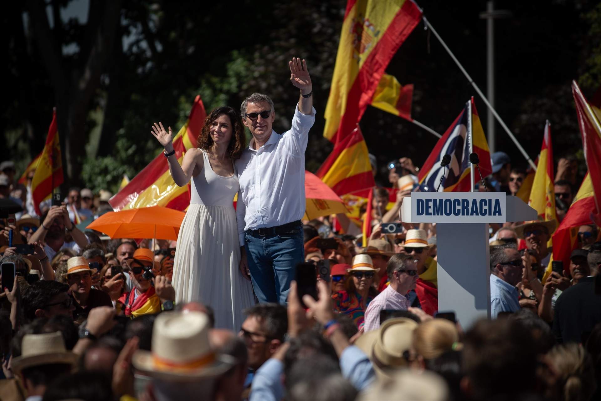 Ayuso torna a la càrrega contra els independentistes: “Sobren els que han expulsat tot el que és espanyol”