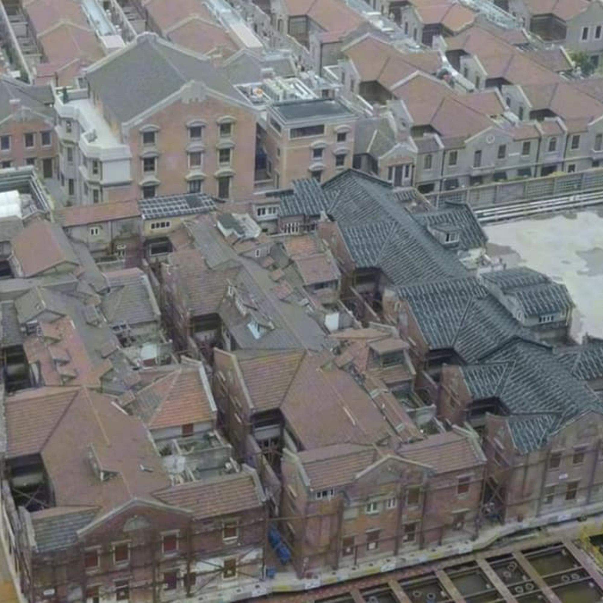 Más de 400 robots realizan una misión increíble: han levantado un edificio inmenso a pulso
