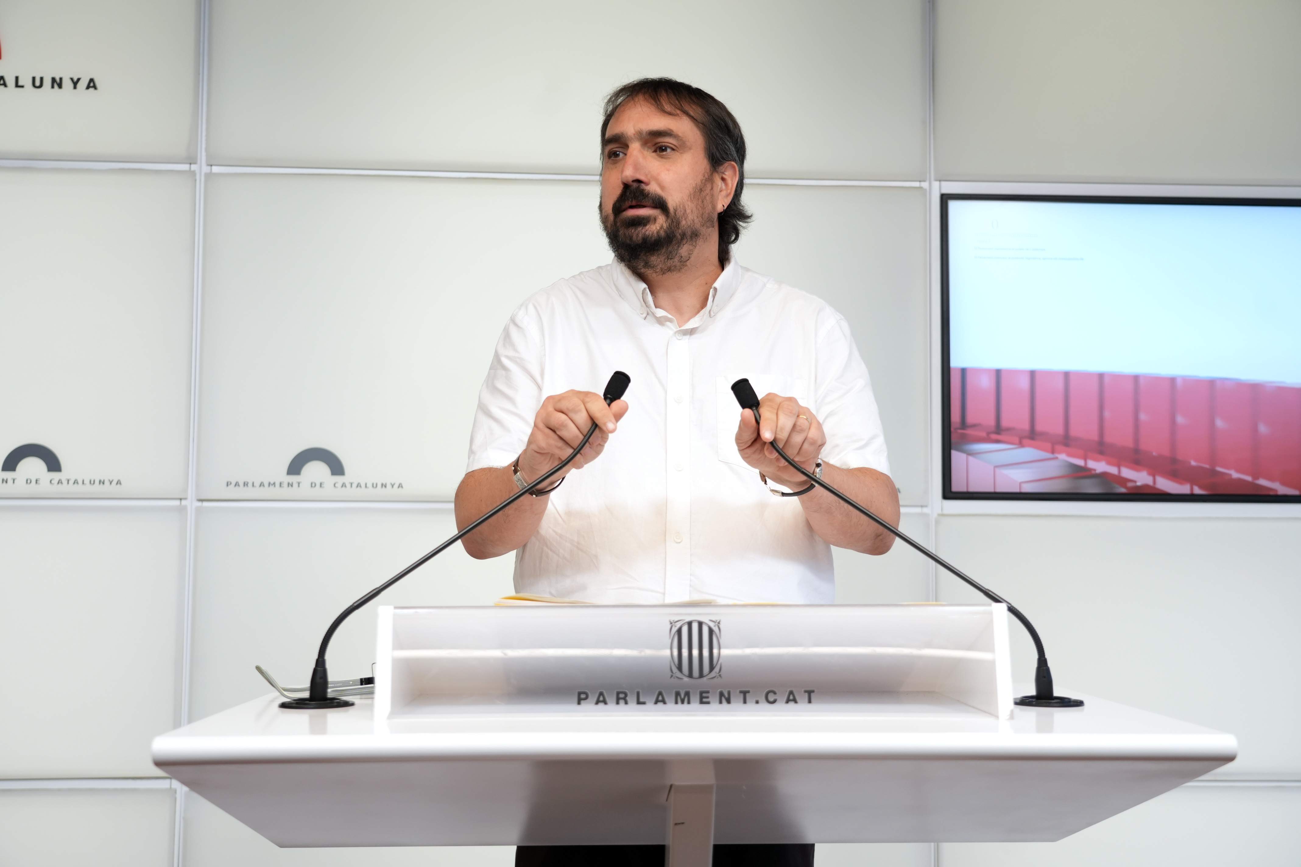 La CUP acusa Illa de "negacionisme climàtic" per l'ampliació de l'aeroport i li exigeix explicacions