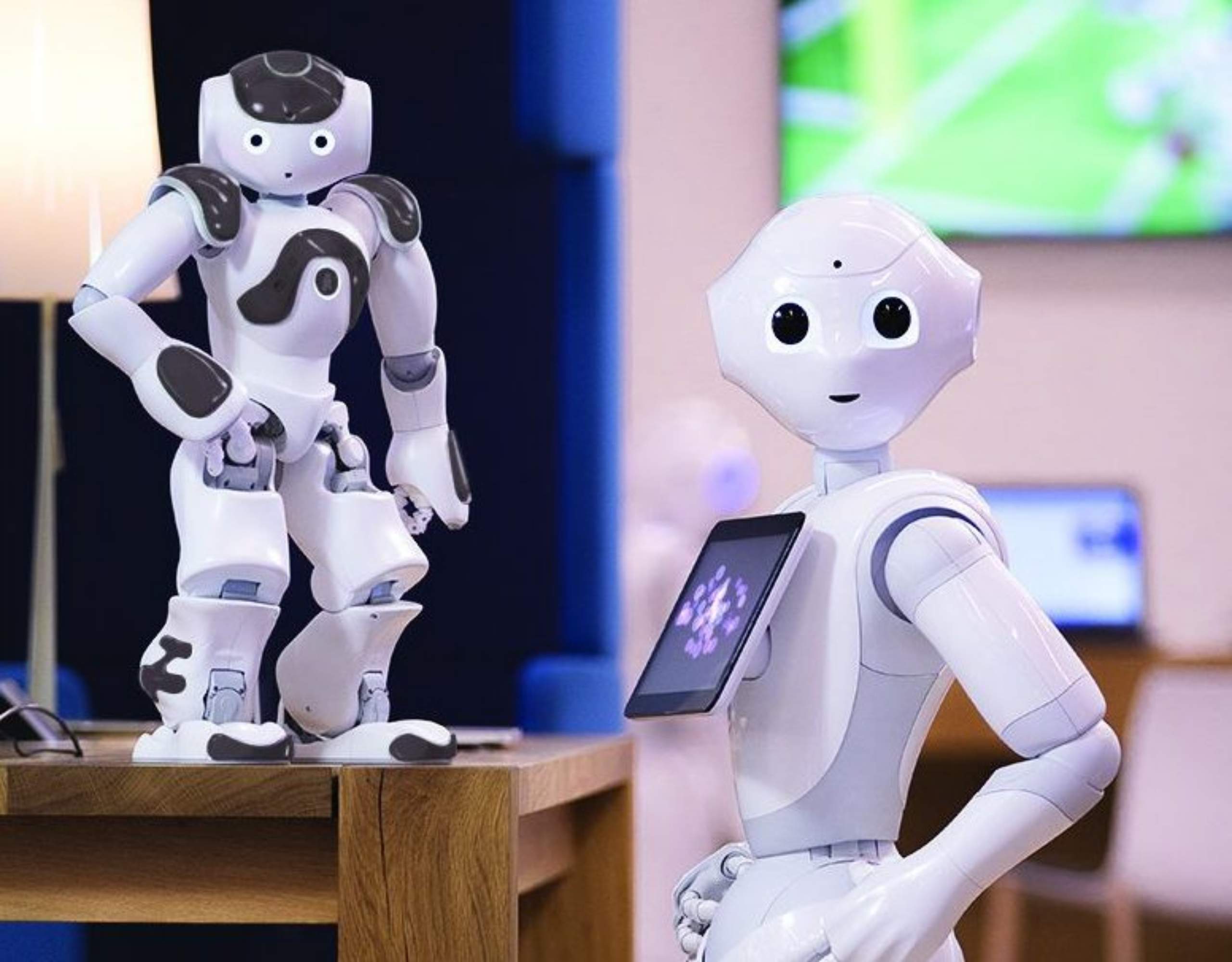 Es diu Pepper, és un robot humanoide i molt aviat començarà a treballar de cara al públic
