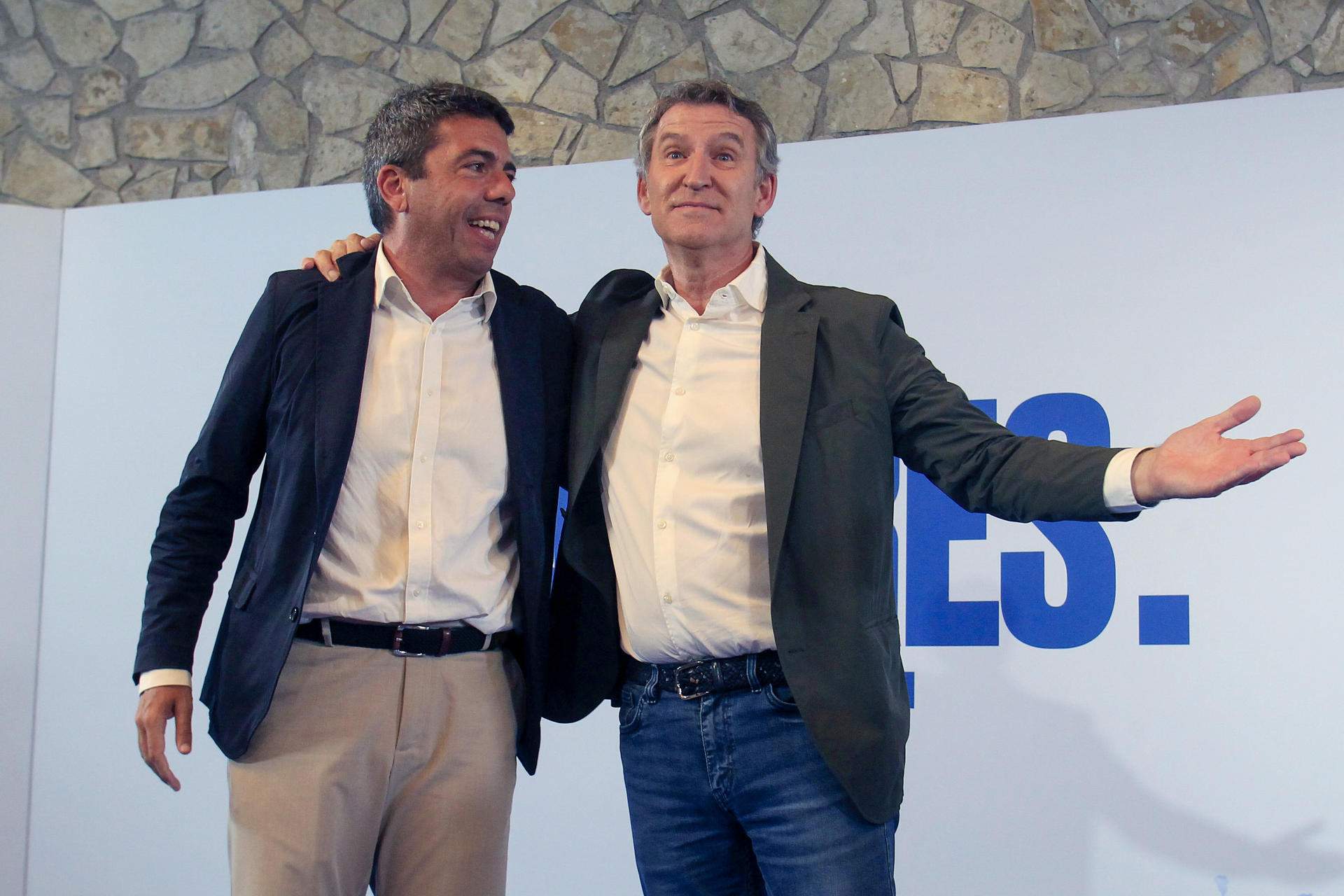 Feijóo elogia el pacte de Mazón amb Vox per als pressupostos: “Bona feina, heu de concloure l’obra”