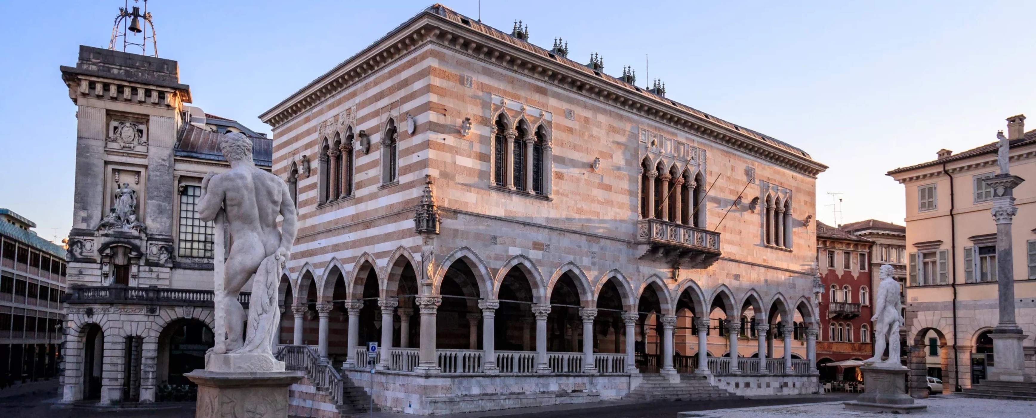 2.Údine. Loggia del Lionello. Font Turisme d'Itàlia 2.Údine. Loggia del Lionello. Font Turisme d'Itàlia