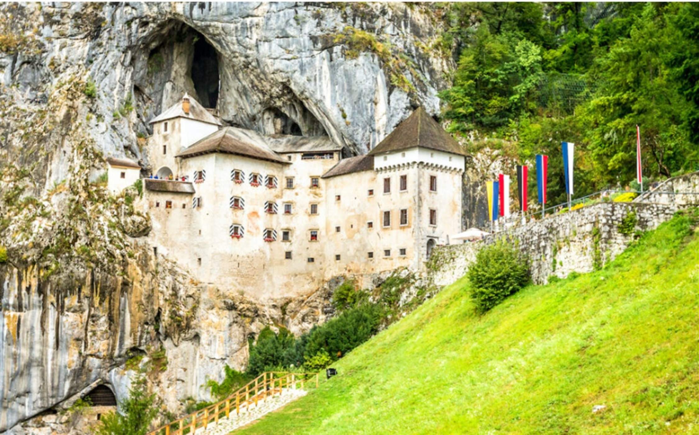 6.Predjama. Castell. Font Turisme d'Eslovenia 6.Predjama. Castell. Font Turisme d'Eslovenia
