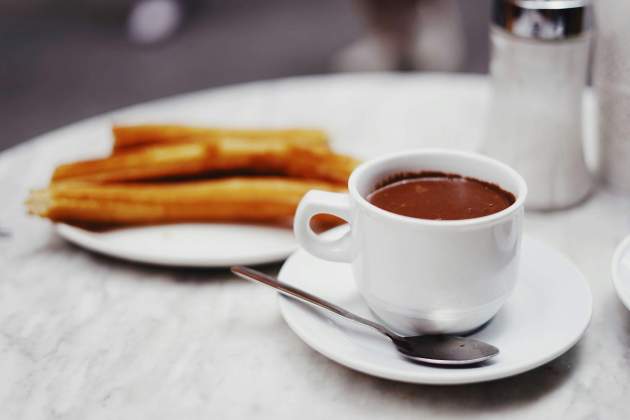 Churros con chocolate / Foto: Unsplash Churros con chocolate / Foto: Unsplash