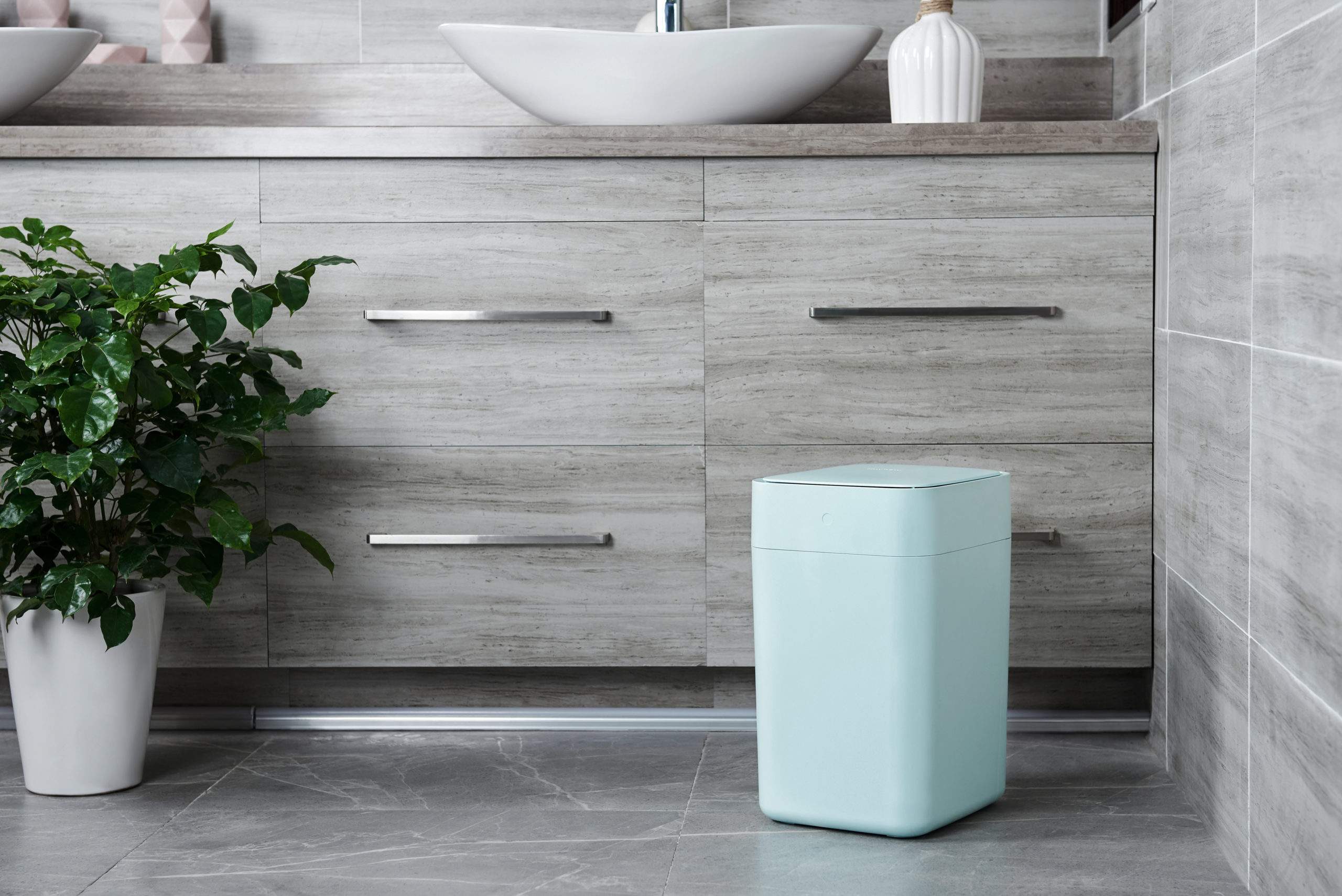 Esta papelera automática con sensor es todo lo que tu baño necesitaba por 10 euros