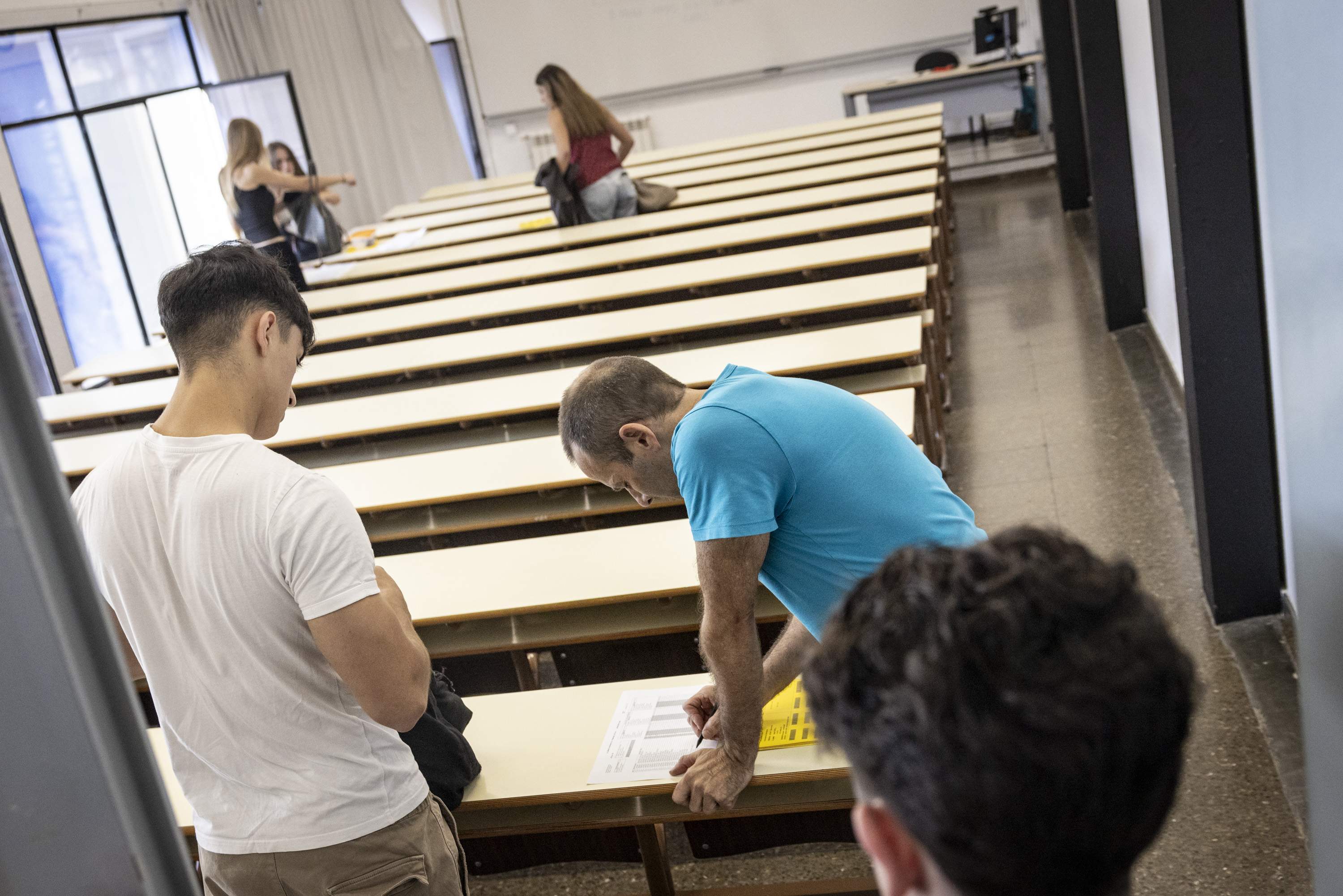 Plors a l'examen de matemàtiques de les PAU: "No era complicat, però has d'entendre què et demana"