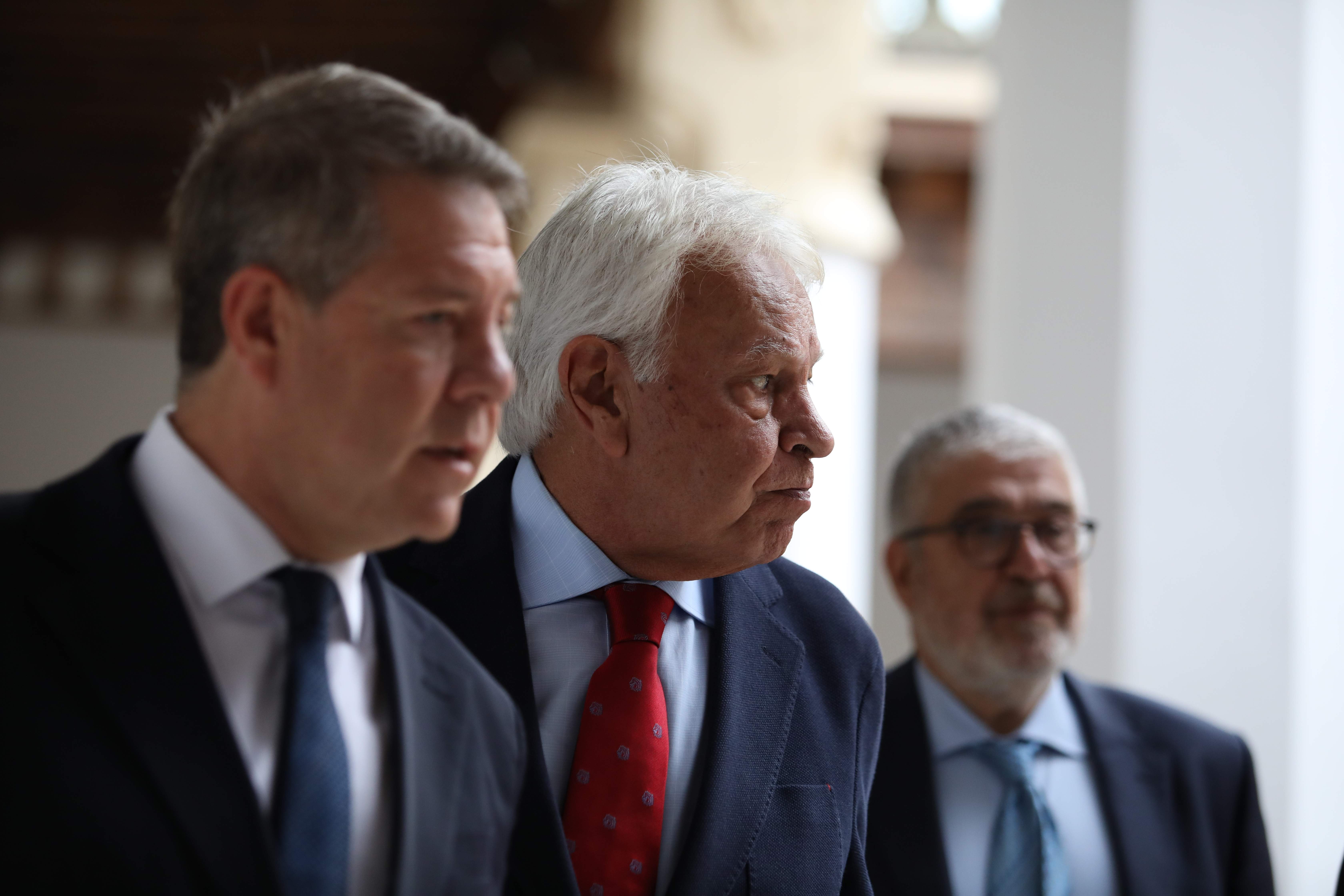 Felipe González secunda al PP y a Page y se suma al 'pressing Sánchez' para un adelanto electoral