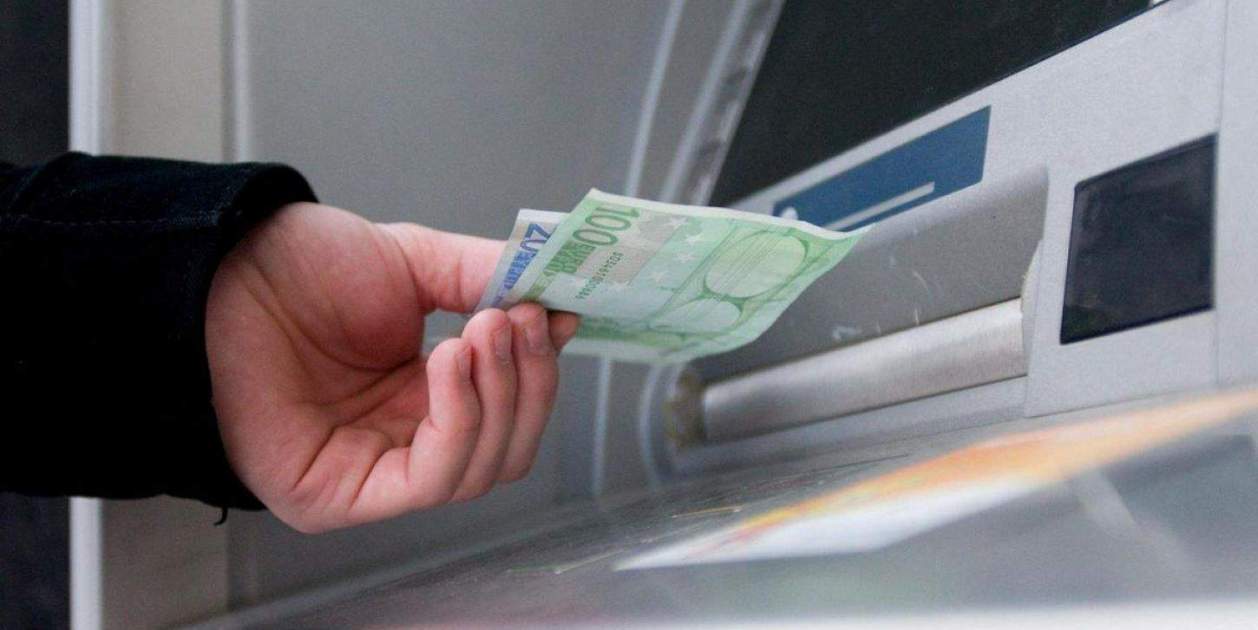 billetes dinero cajero efe