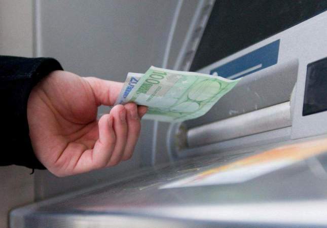 billetes dinero cajero efe