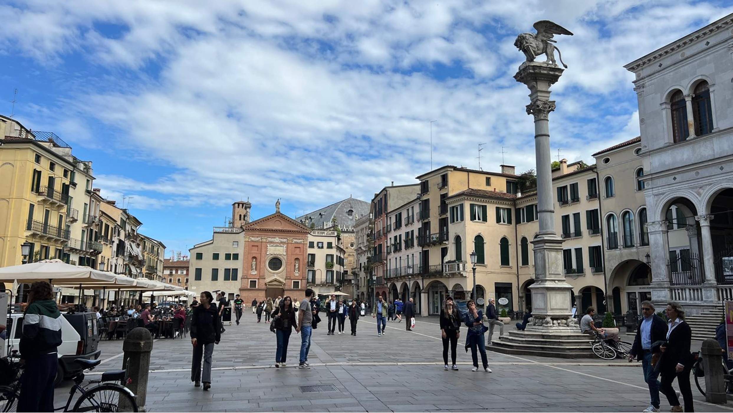 2. Verona. Piazza delle Erbe. Cedida Toni Suarez 2. Verona. Piazza delle Erbe. Cedida Toni Suarez