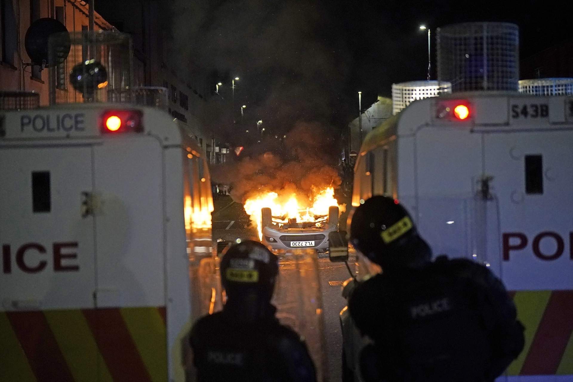 ¿Qué pasa en Irlanda del Norte? Disturbios antiinmigración y violencia racista | VÍDEOS