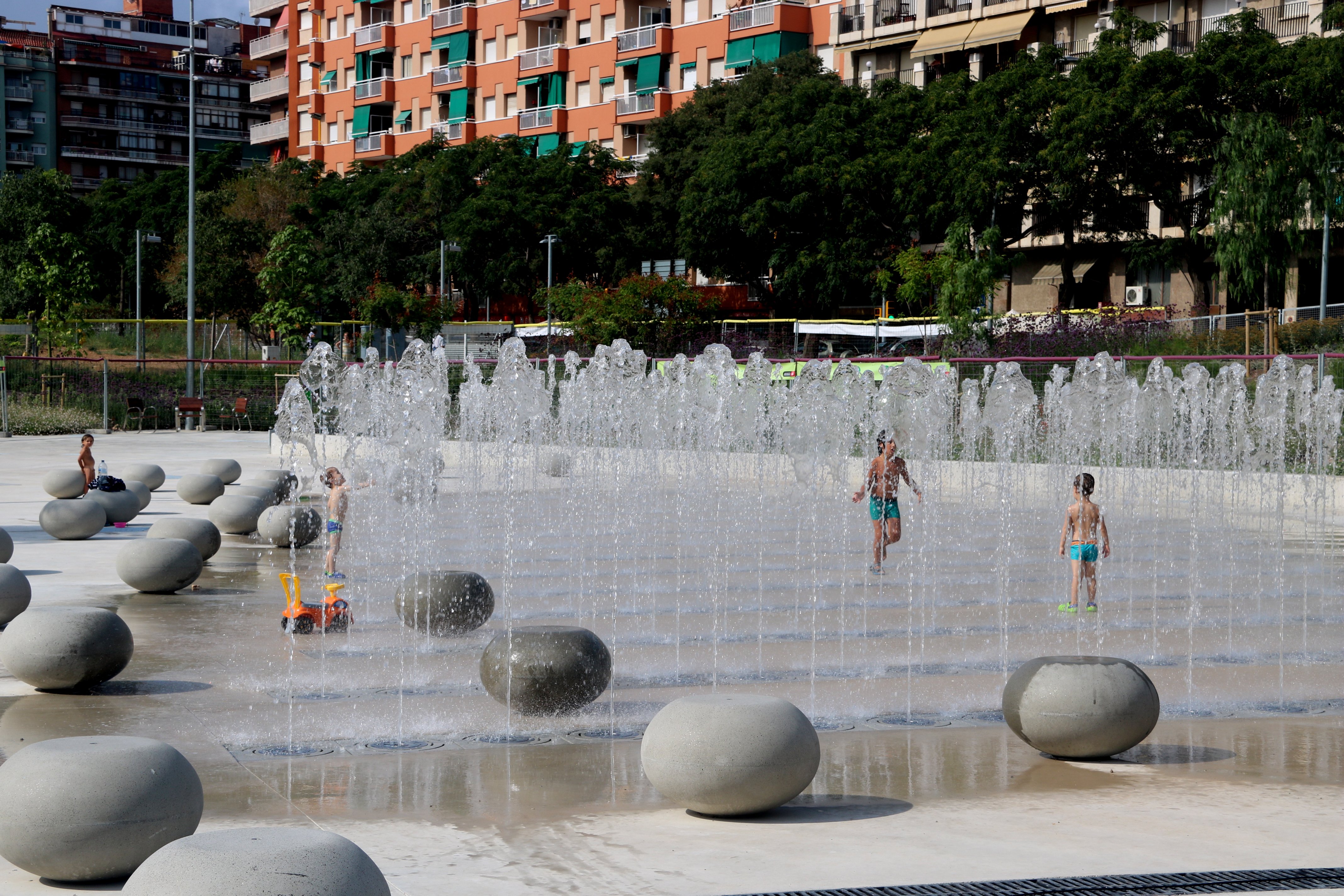 Barcelona cierra las fuentes de Santiburcio por casos leves de gastroenteritis